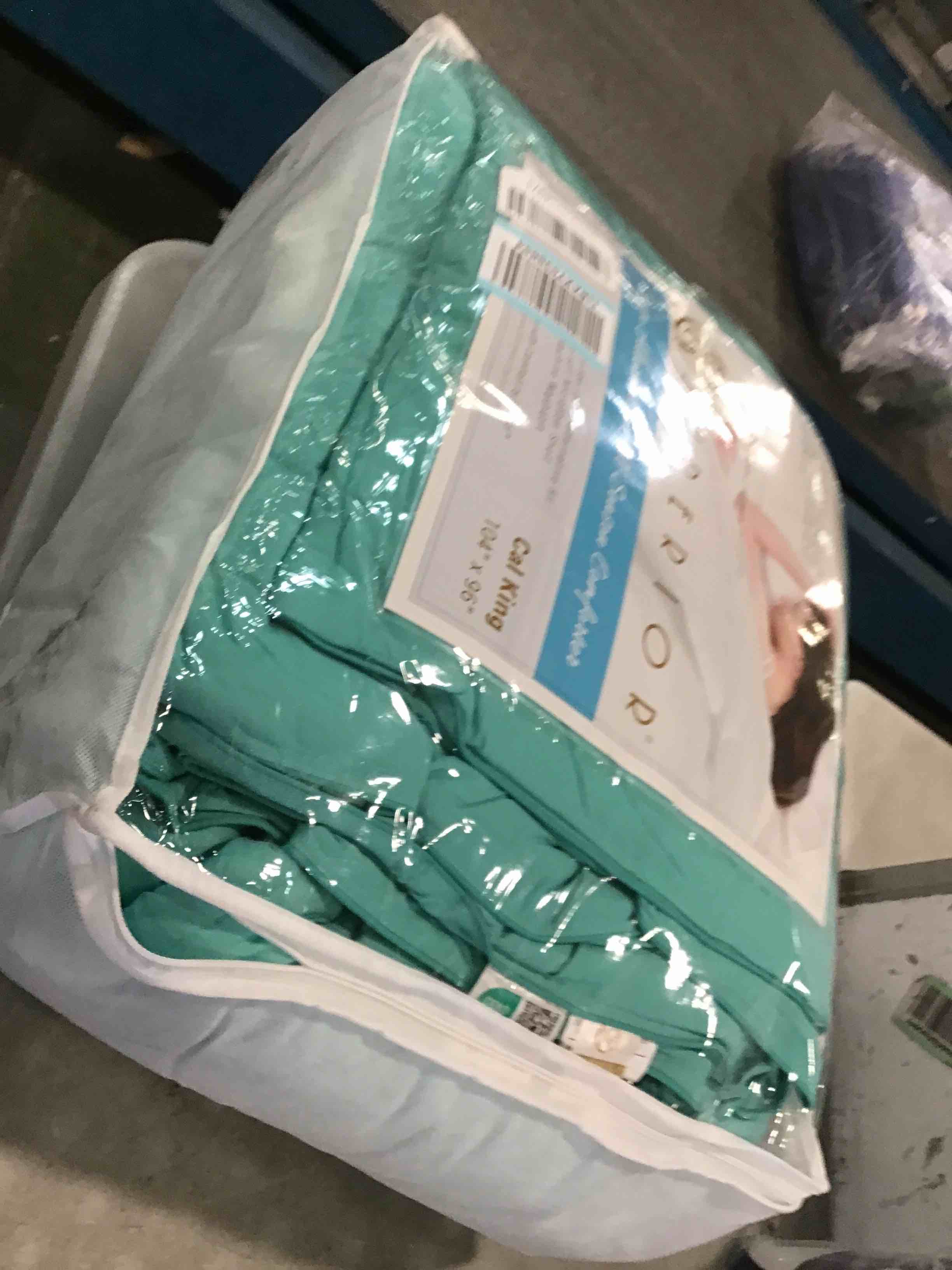 https://s3.amazonaws.com/lotting-images-prod/bidfta/PNK0489316_1730137324106.jpeg