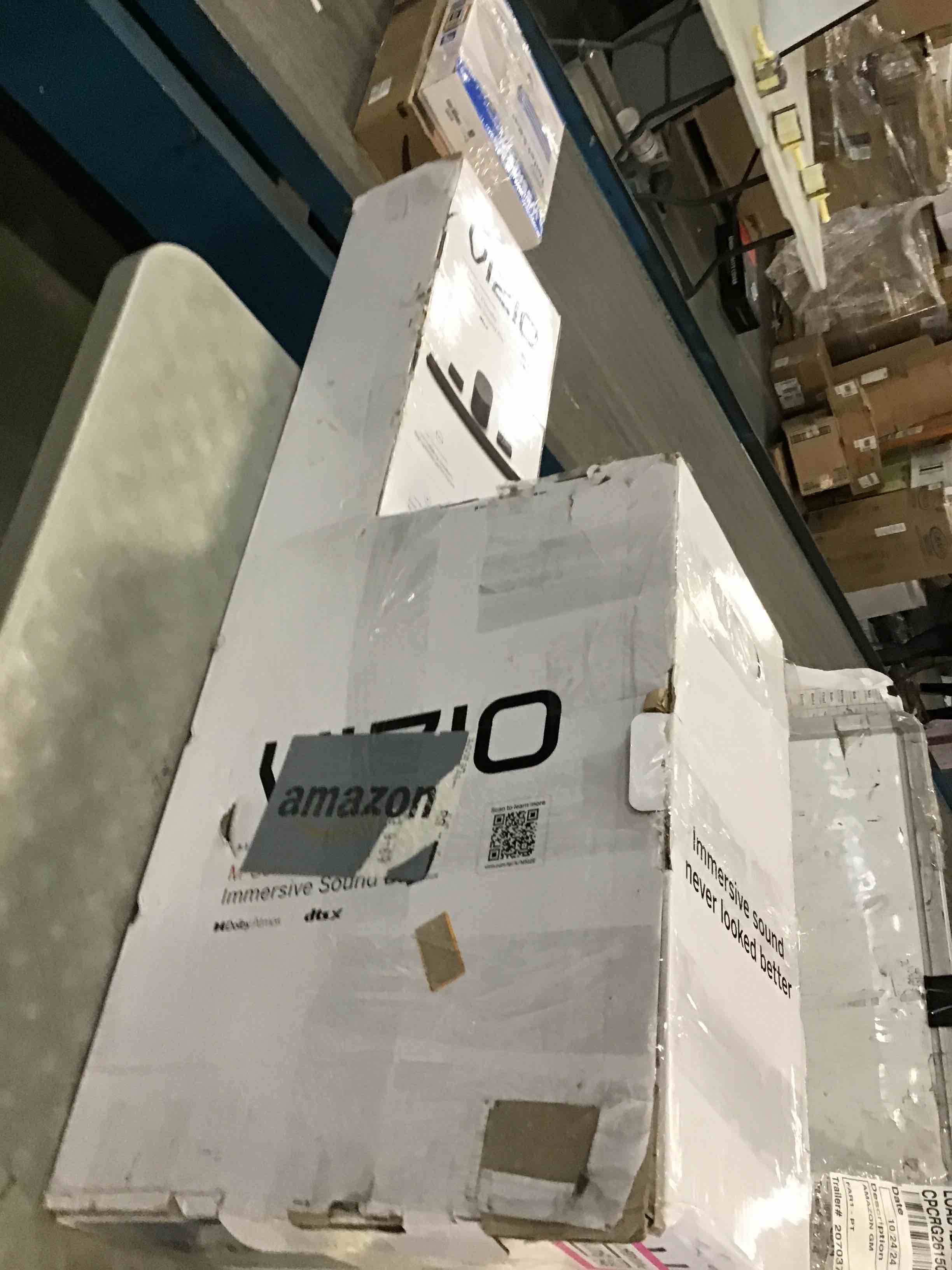 https://s3.amazonaws.com/lotting-images-prod/bidfta/PNK0489411_1730128532330.jpeg