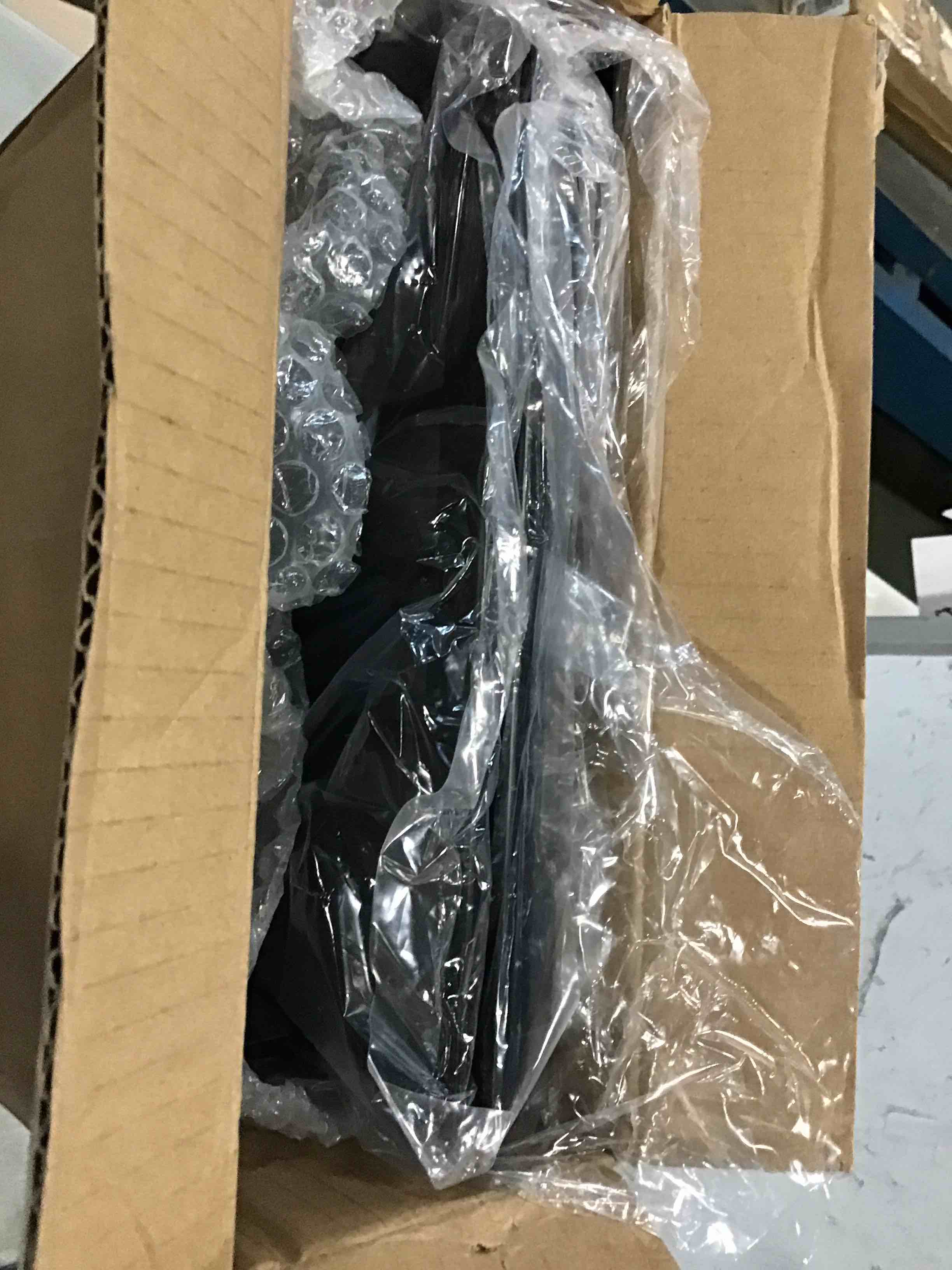 https://s3.amazonaws.com/lotting-images-prod/bidfta/PNK0489449_1730126835452.jpeg