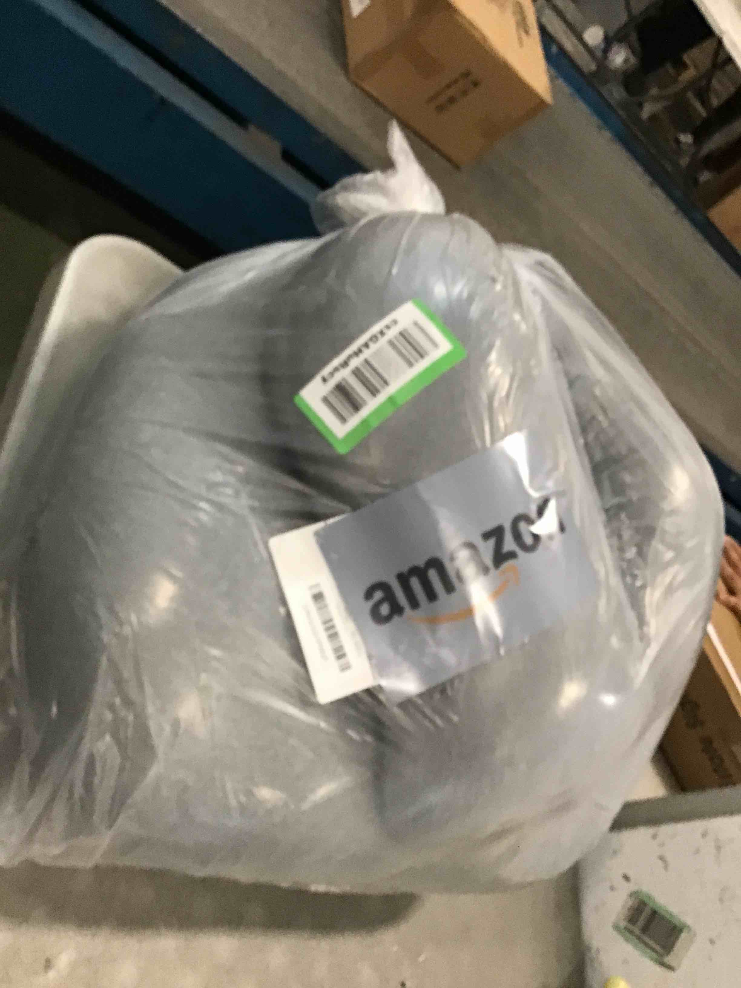 https://s3.amazonaws.com/lotting-images-prod/bidfta/PNK0489901_1729945412537.jpeg