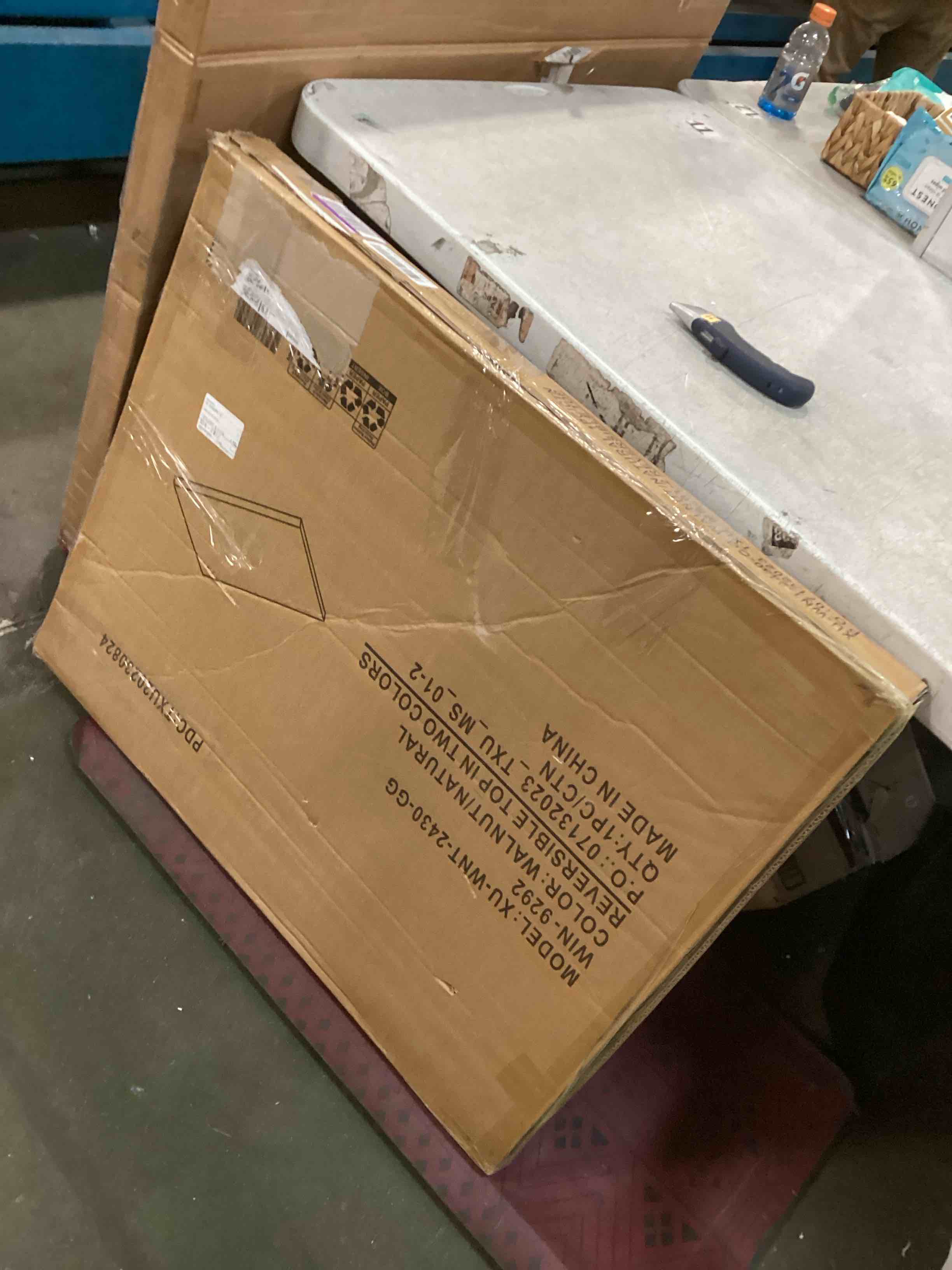 https://s3.amazonaws.com/lotting-images-prod/bidfta/PNK0491440_1730400607789.jpeg