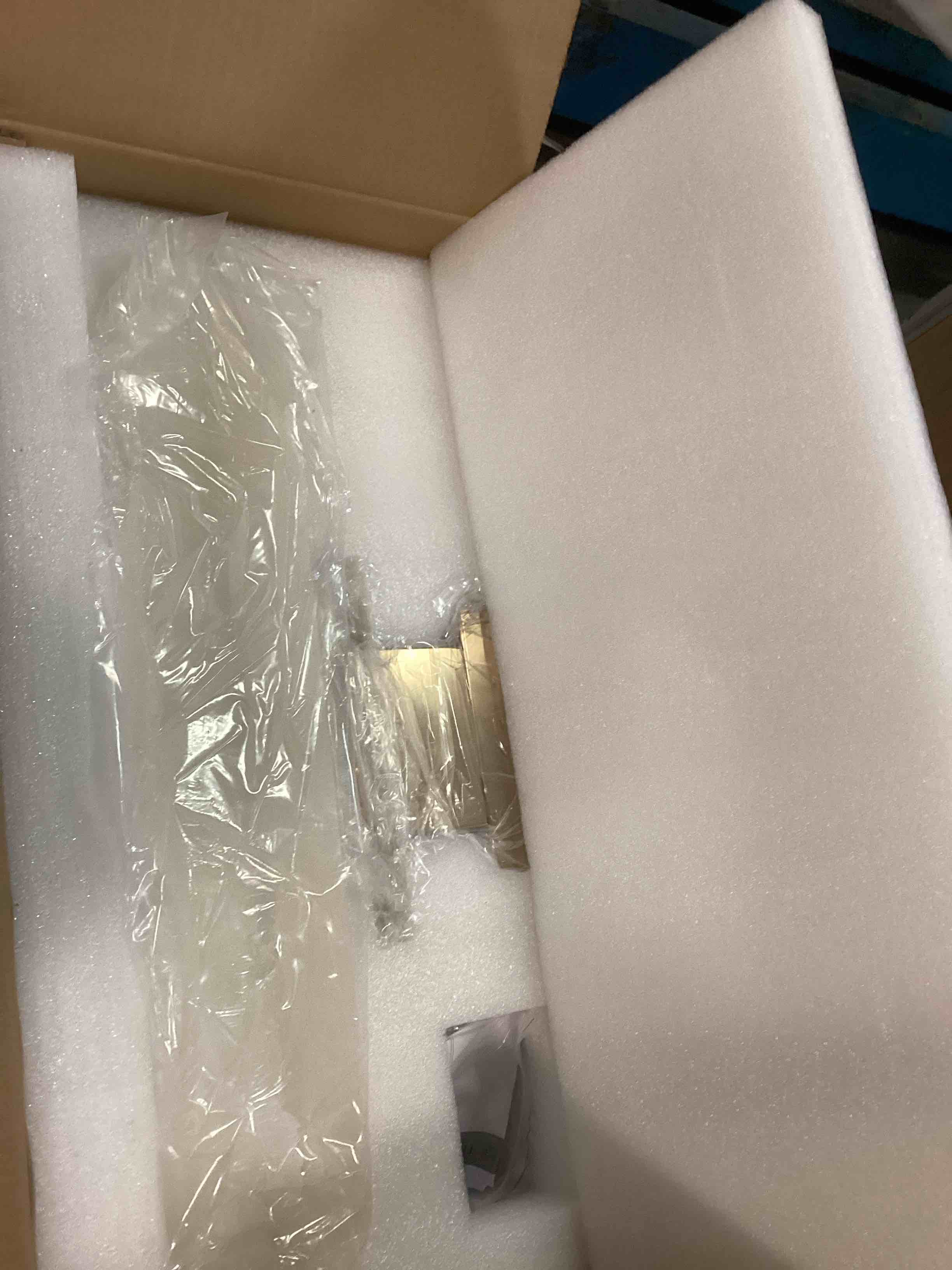 https://s3.amazonaws.com/lotting-images-prod/bidfta/PNK0492539_1735245777906.jpeg