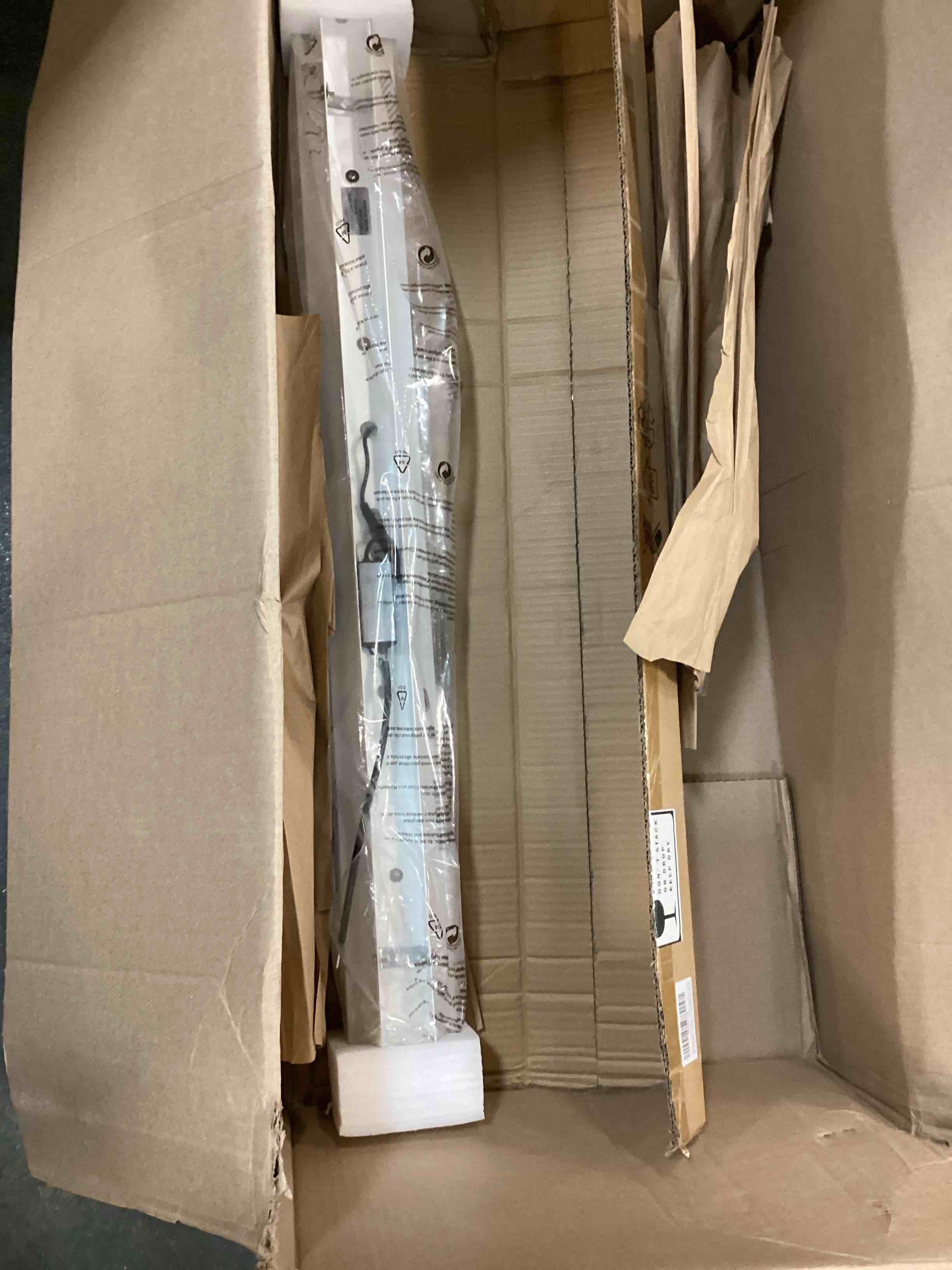 https://s3.amazonaws.com/lotting-images-prod/bidfta/PNK0493141_1731641170986.jpeg