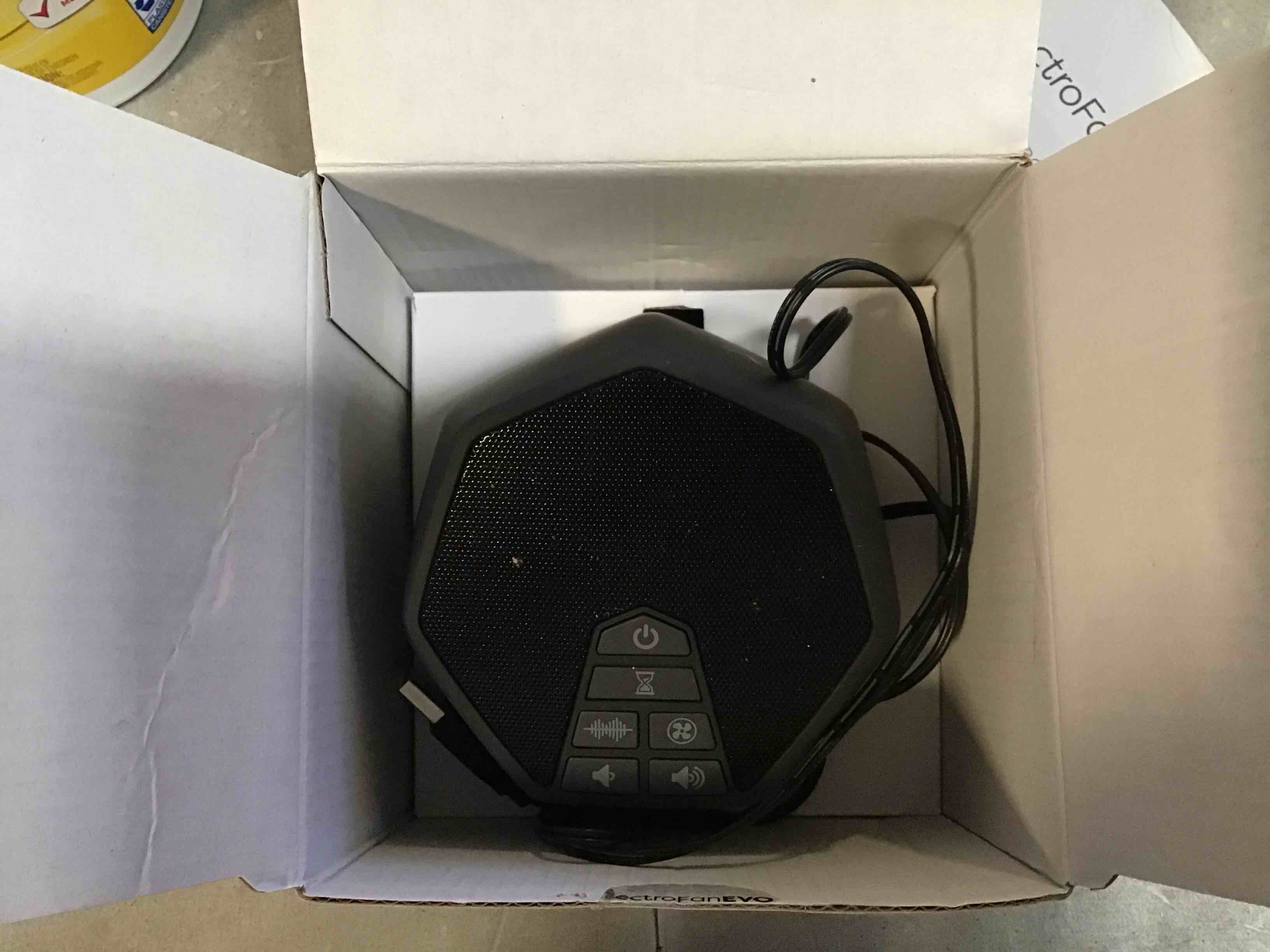 https://s3.amazonaws.com/lotting-images-prod/bidfta/PNK0497868_1731343584809.jpeg