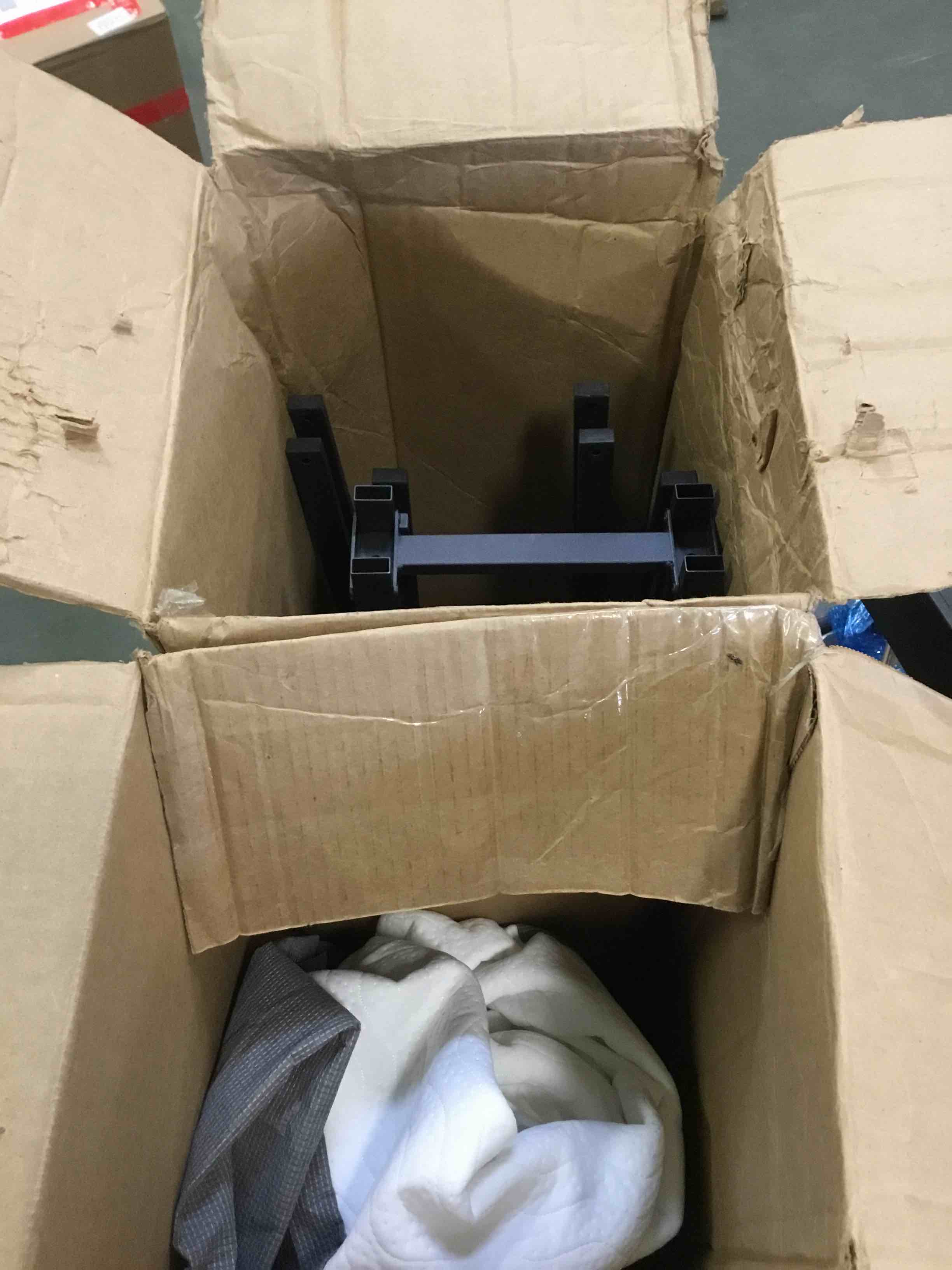 https://s3.amazonaws.com/lotting-images-prod/bidfta/PNK0499093_1731429360934.jpeg