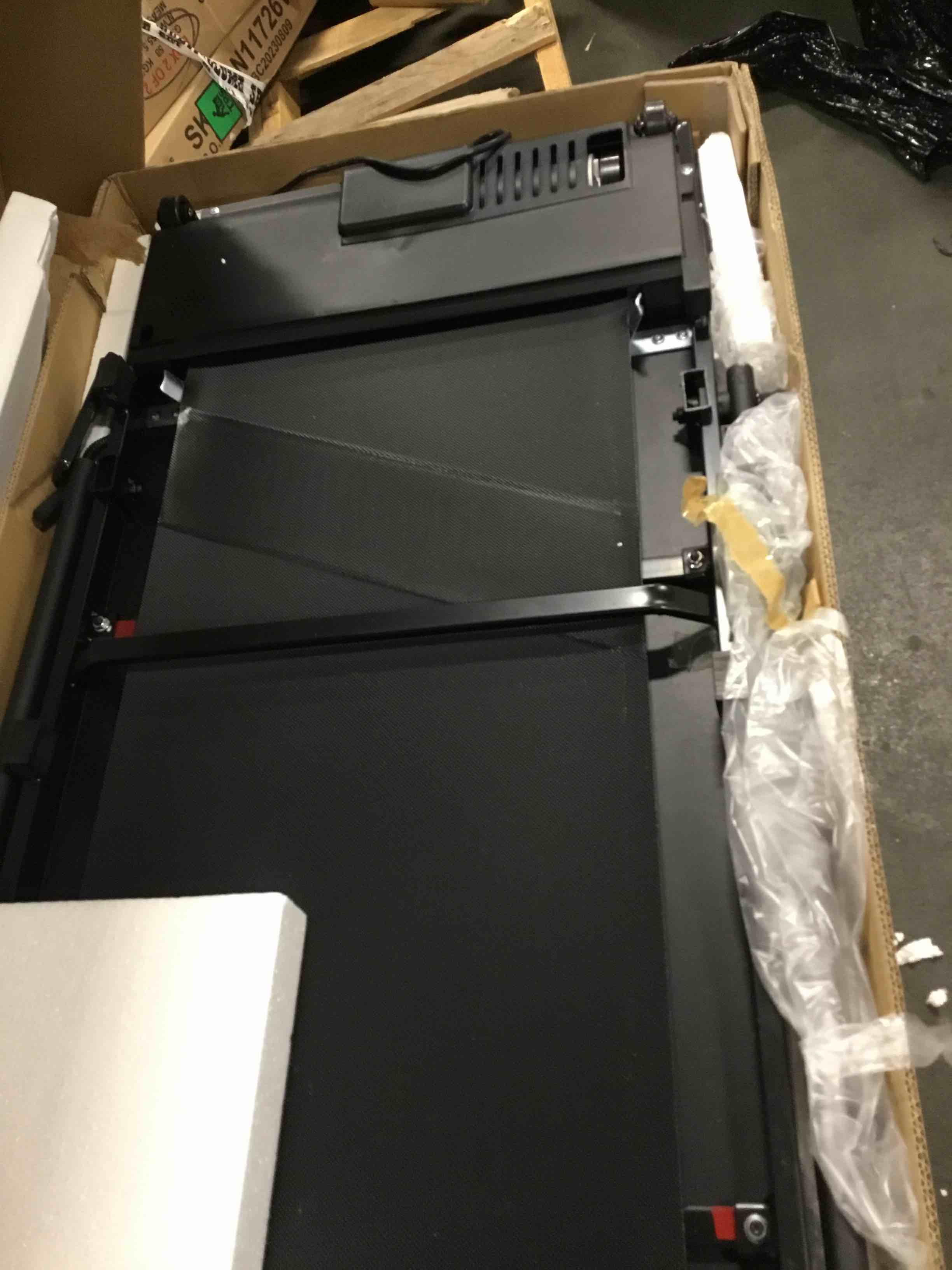 https://s3.amazonaws.com/lotting-images-prod/bidfta/PNK0499805_1730392427231.jpeg