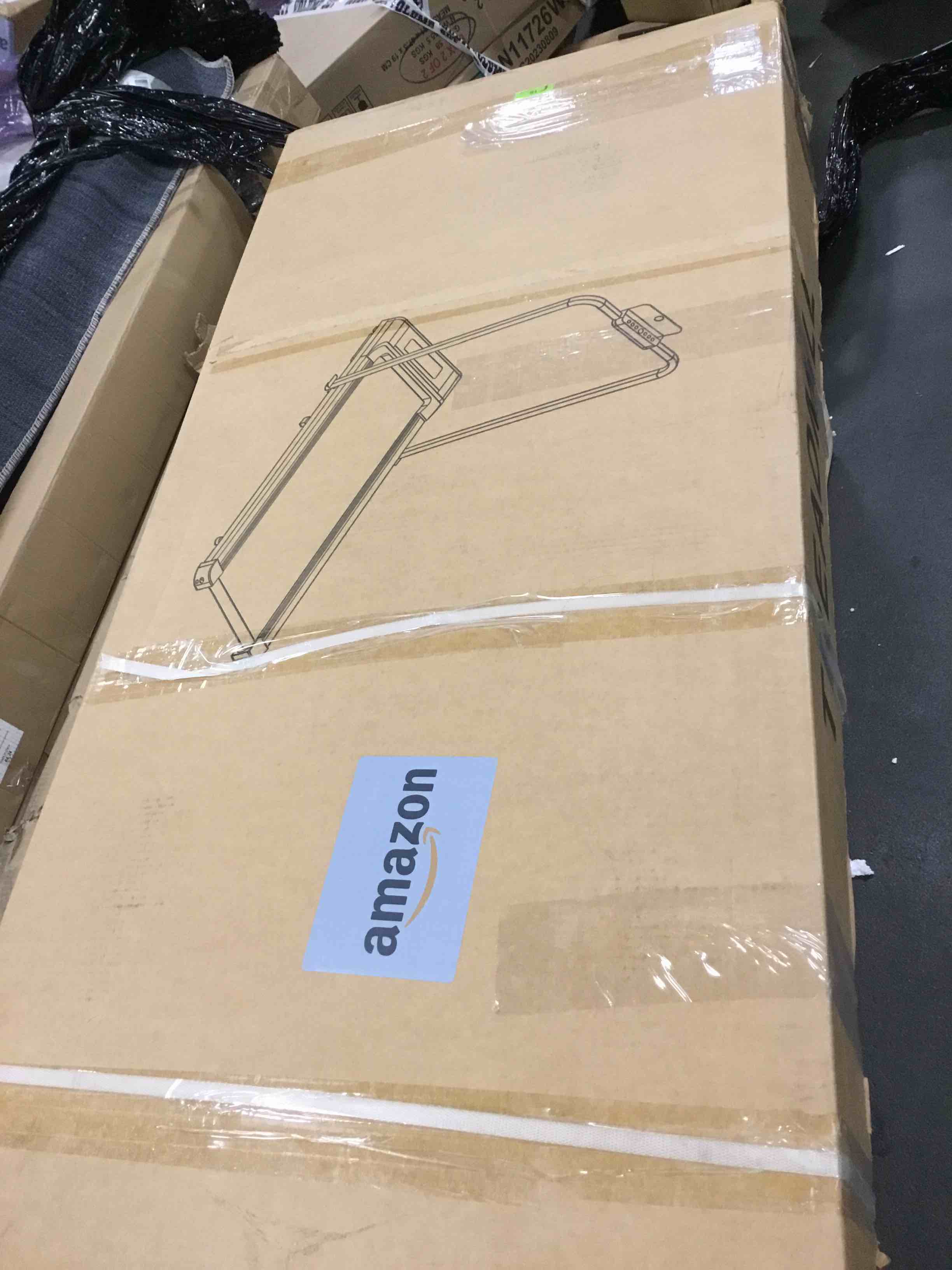 https://s3.amazonaws.com/lotting-images-prod/bidfta/PNK0499805_1730392471002.jpeg