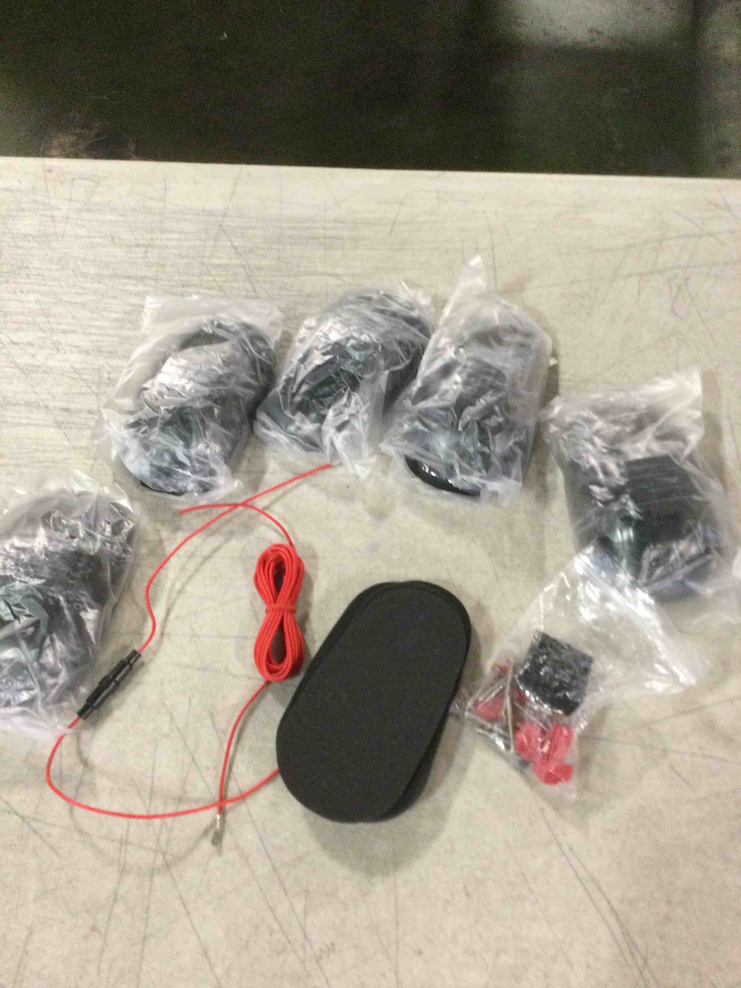 https://s3.amazonaws.com/lotting-images-prod/bidfta/PNK0501104_1730901858929.jpeg