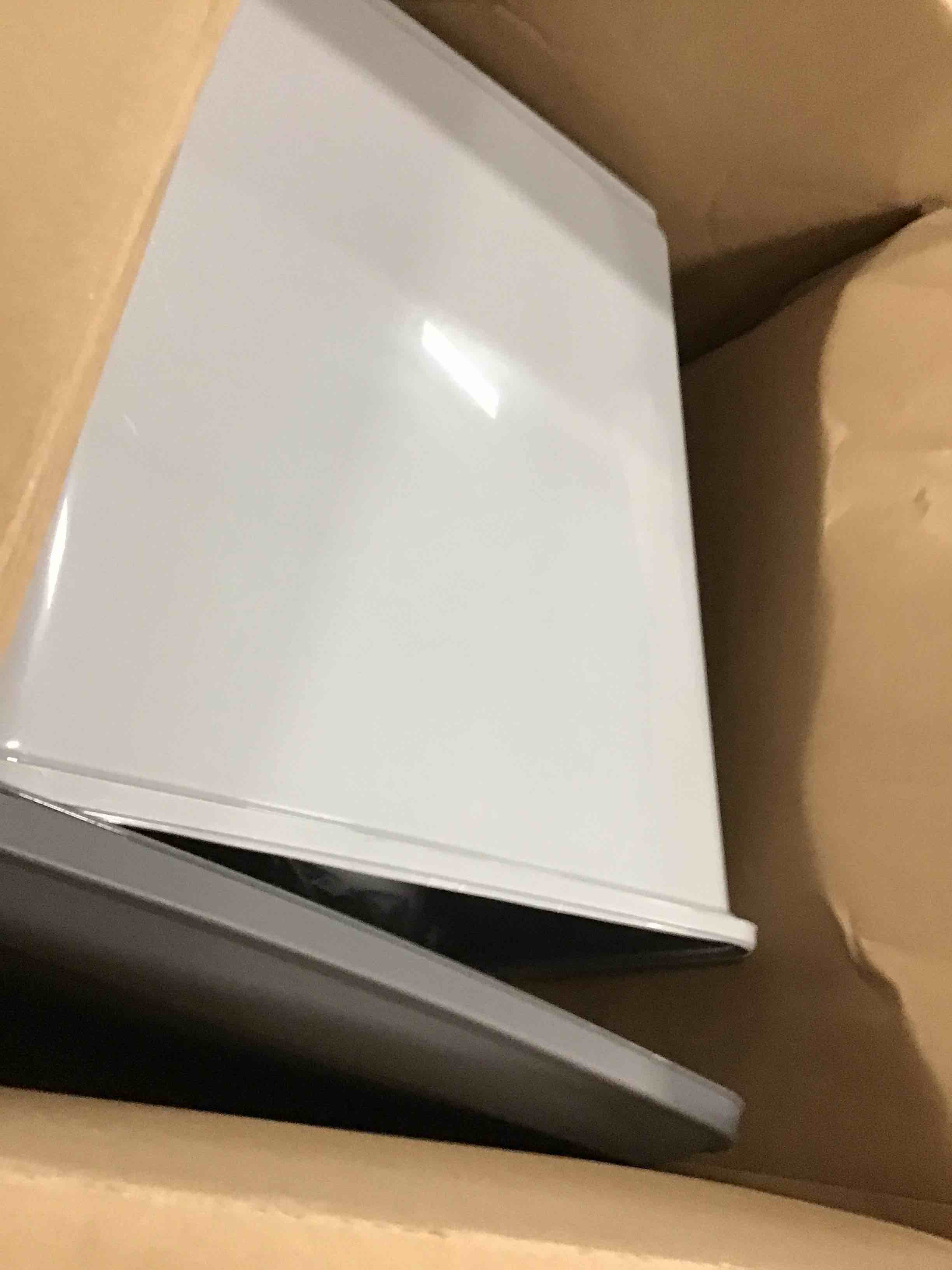 https://s3.amazonaws.com/lotting-images-prod/bidfta/PNK0502718_1730813020609.jpeg