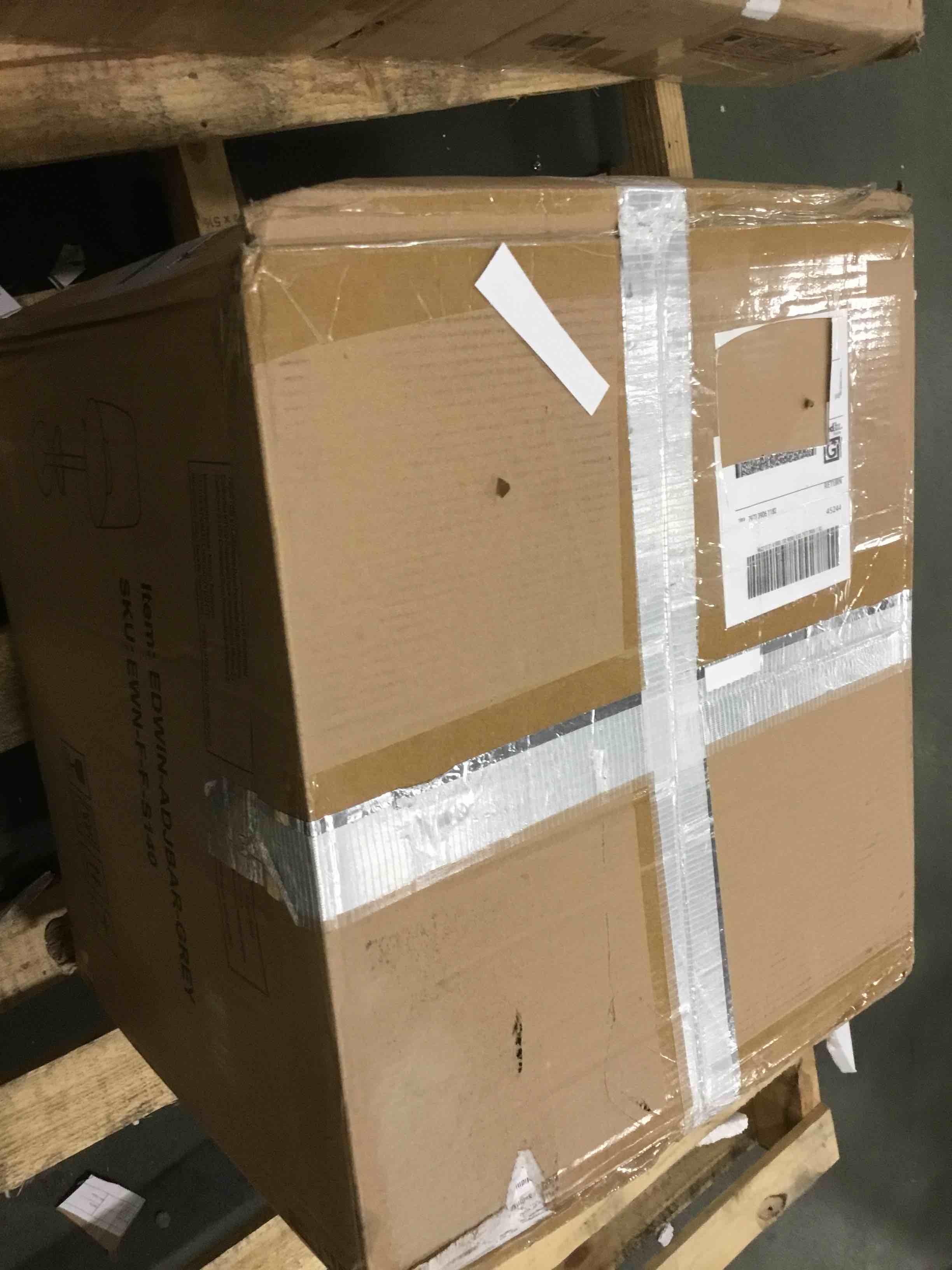 https://s3.amazonaws.com/lotting-images-prod/bidfta/PNK0504993_1747744446596.jpeg