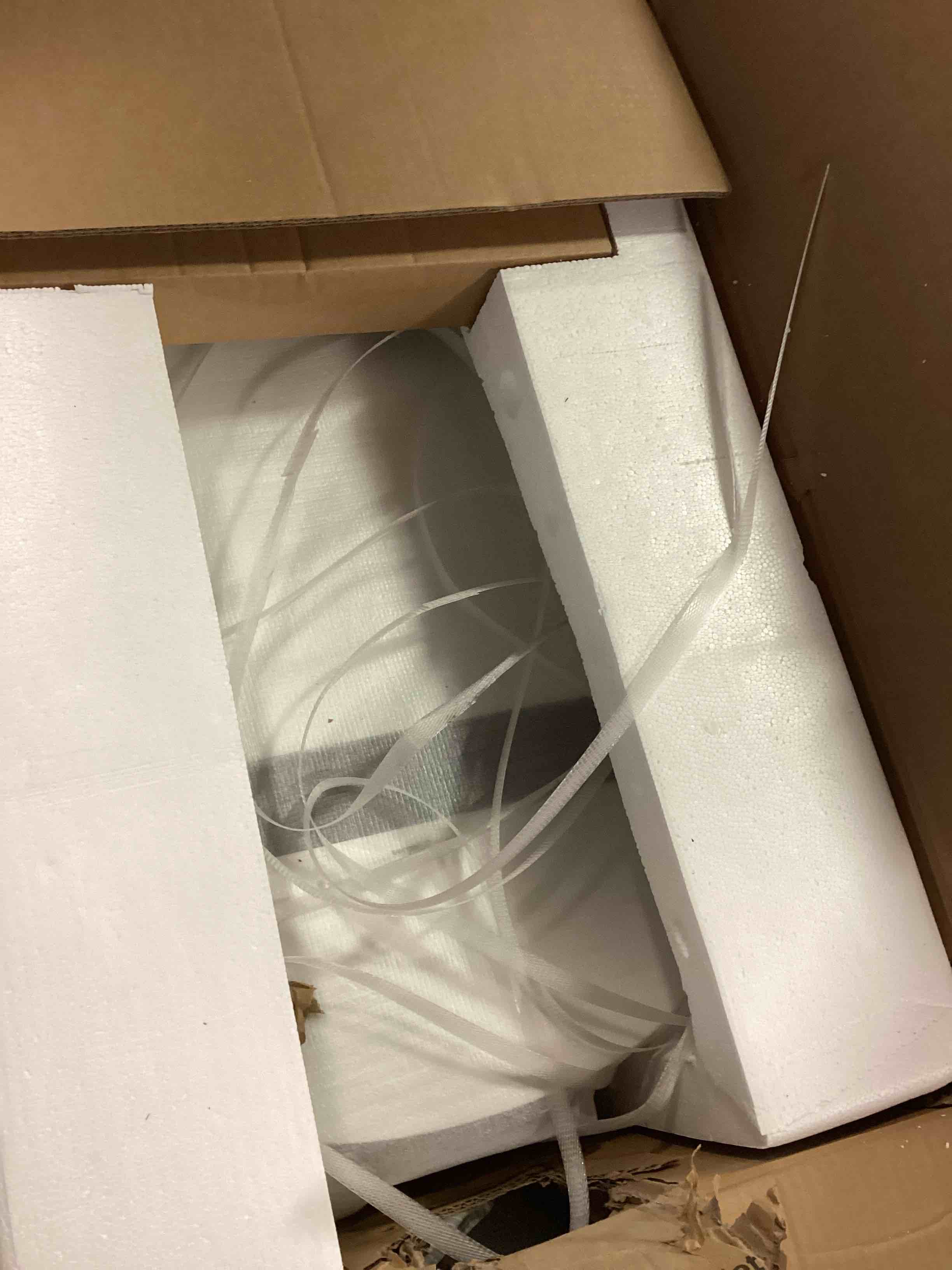 https://s3.amazonaws.com/lotting-images-prod/bidfta/PNK0505415_1731070043143.jpeg