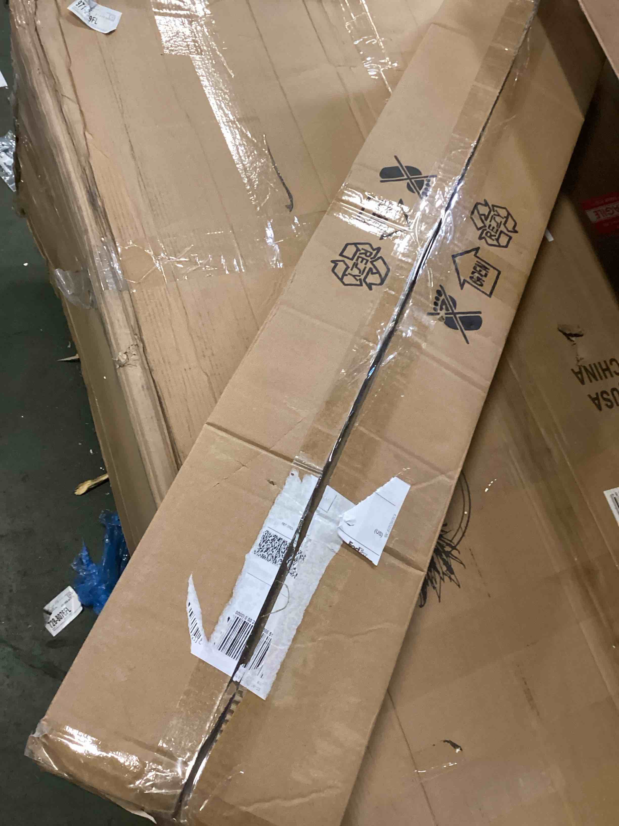 https://s3.amazonaws.com/lotting-images-prod/bidfta/PNK0505462_1730996826453.jpeg