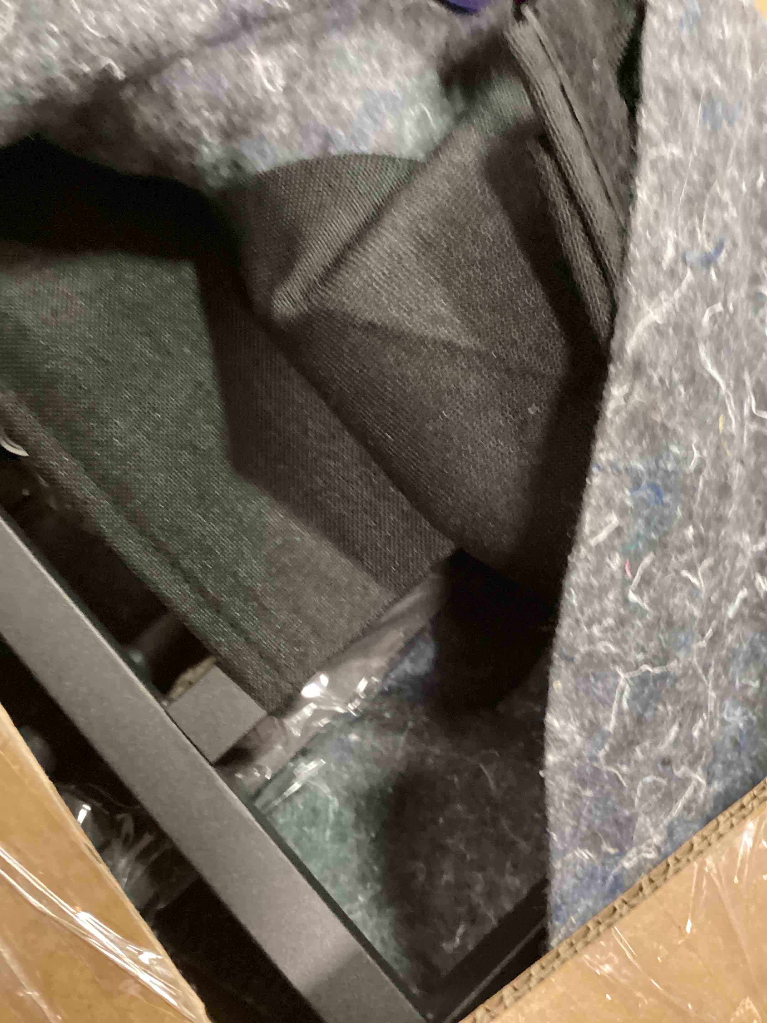 https://s3.amazonaws.com/lotting-images-prod/bidfta/PNK0505485_1730986401581.jpeg