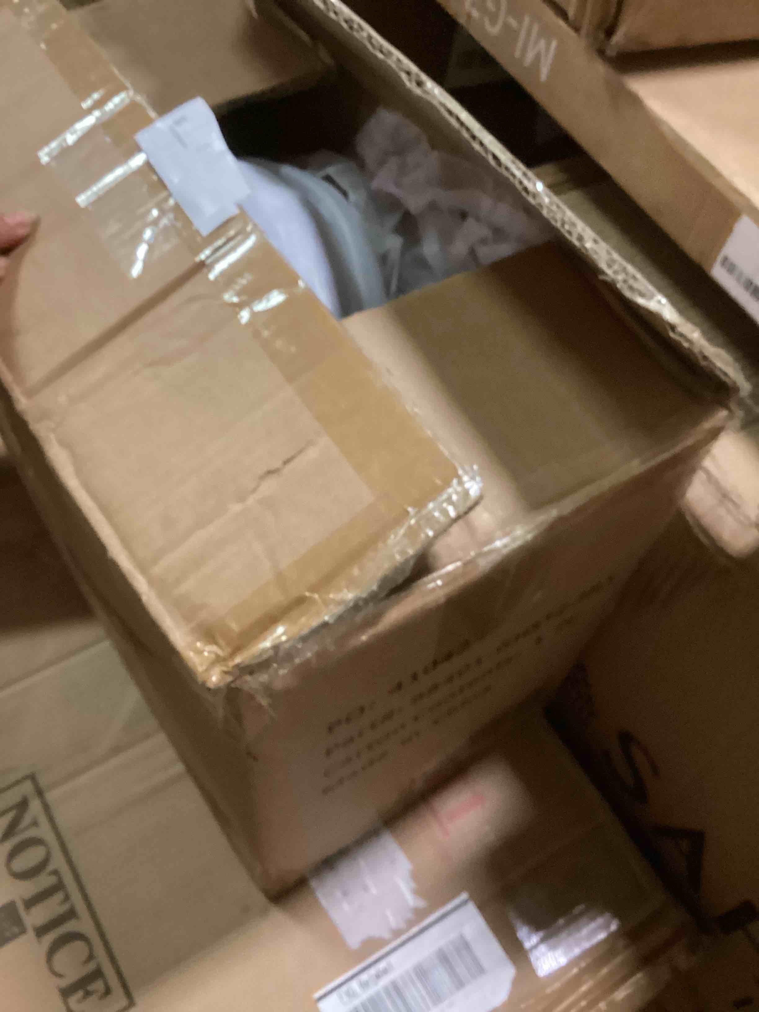 https://s3.amazonaws.com/lotting-images-prod/bidfta/PNK0505552_1730917423833.jpeg