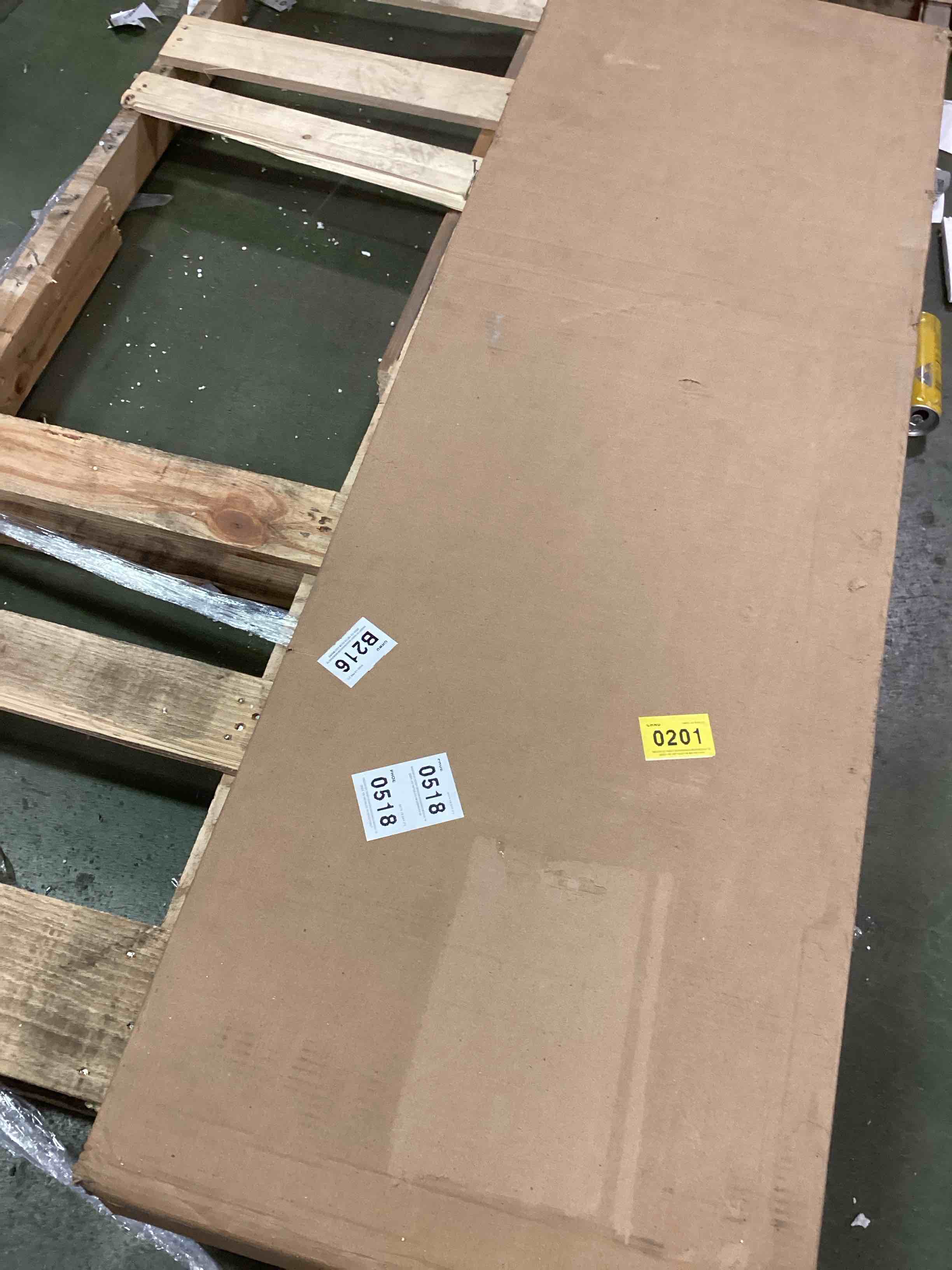 https://s3.amazonaws.com/lotting-images-prod/bidfta/PNK0505560_1730912255969.jpeg