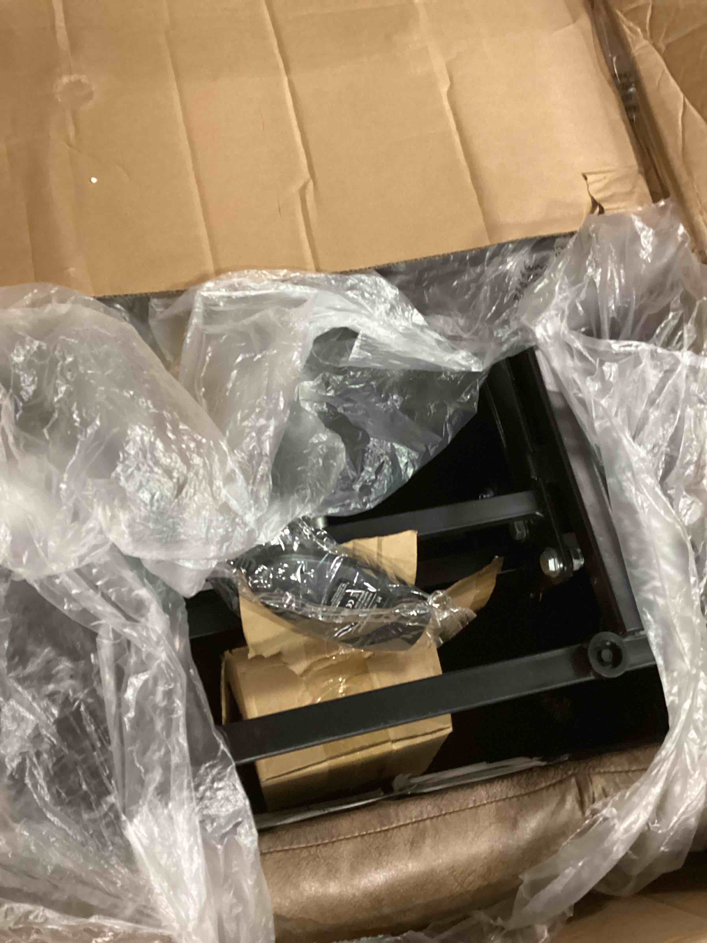 https://s3.amazonaws.com/lotting-images-prod/bidfta/PNK0505760_1730809458822.jpeg