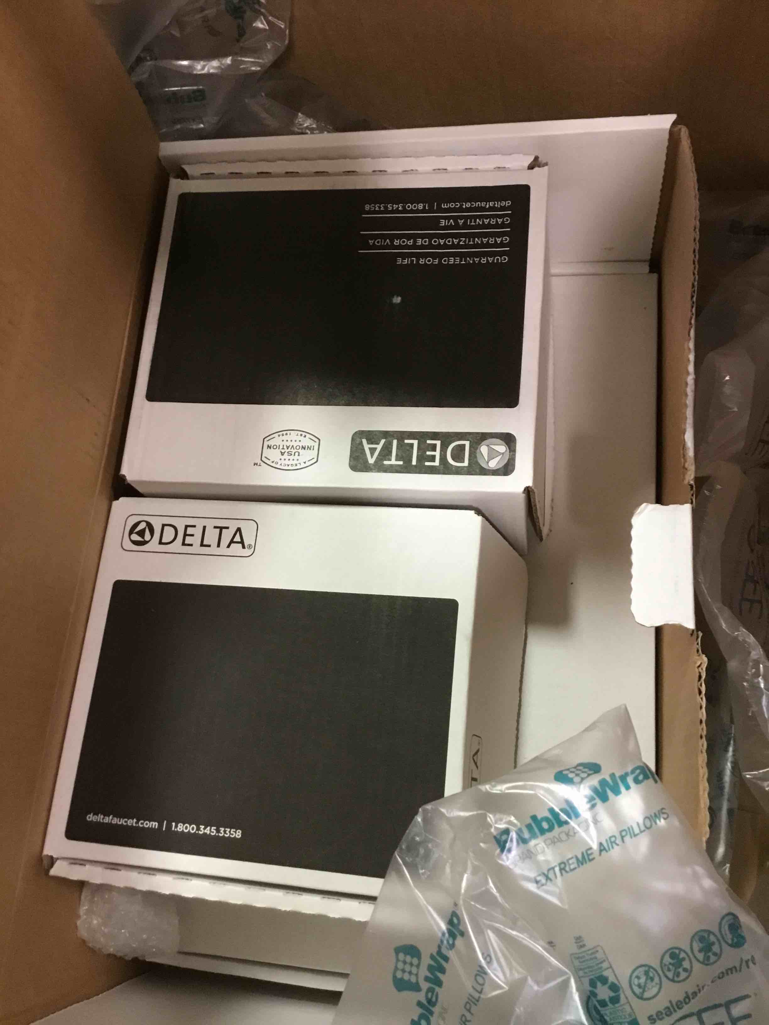 https://s3.amazonaws.com/lotting-images-prod/bidfta/PNK0505903_1730557537060.jpeg