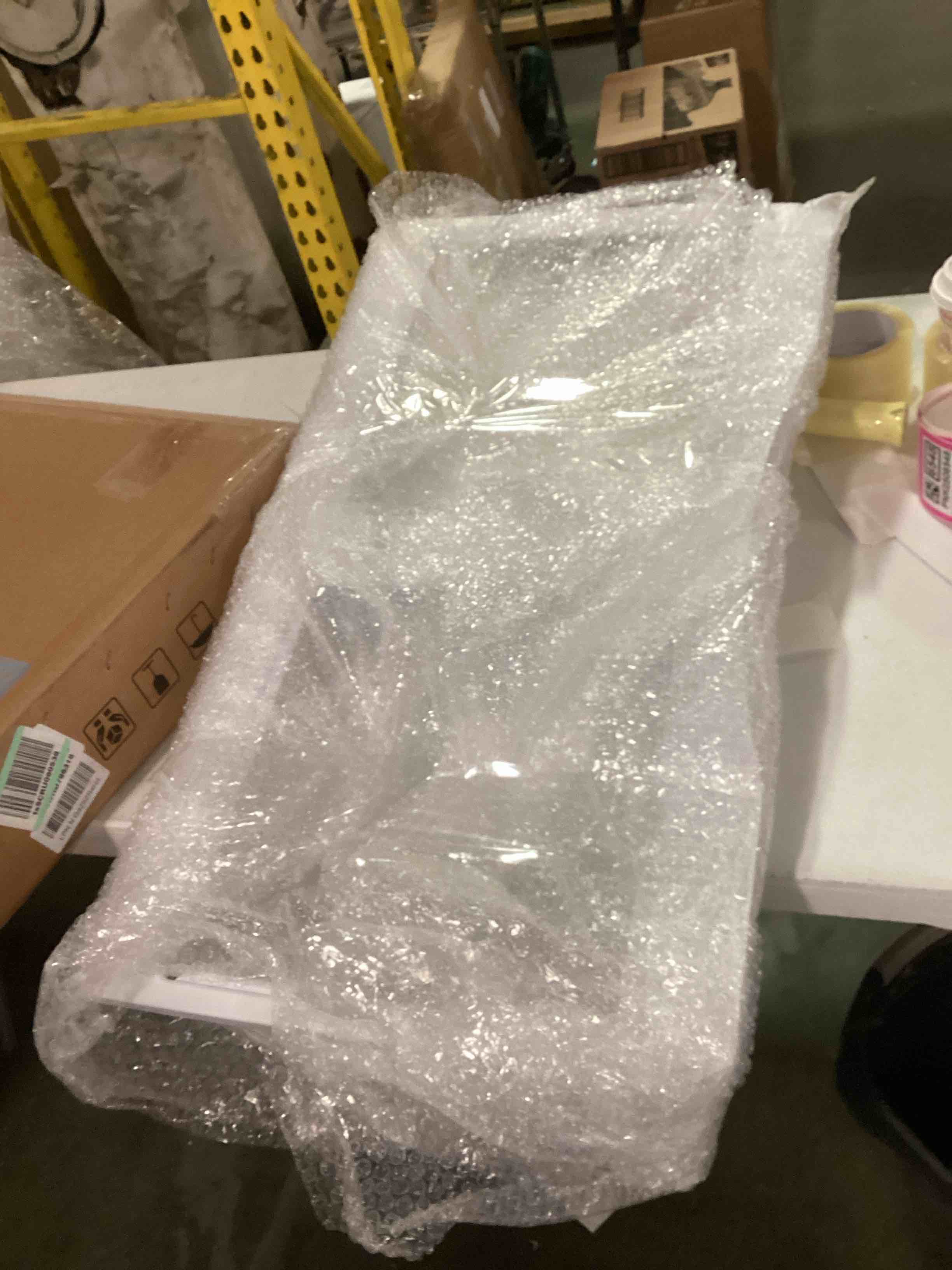 https://s3.amazonaws.com/lotting-images-prod/bidfta/PNK0506542_1731502003192.jpeg