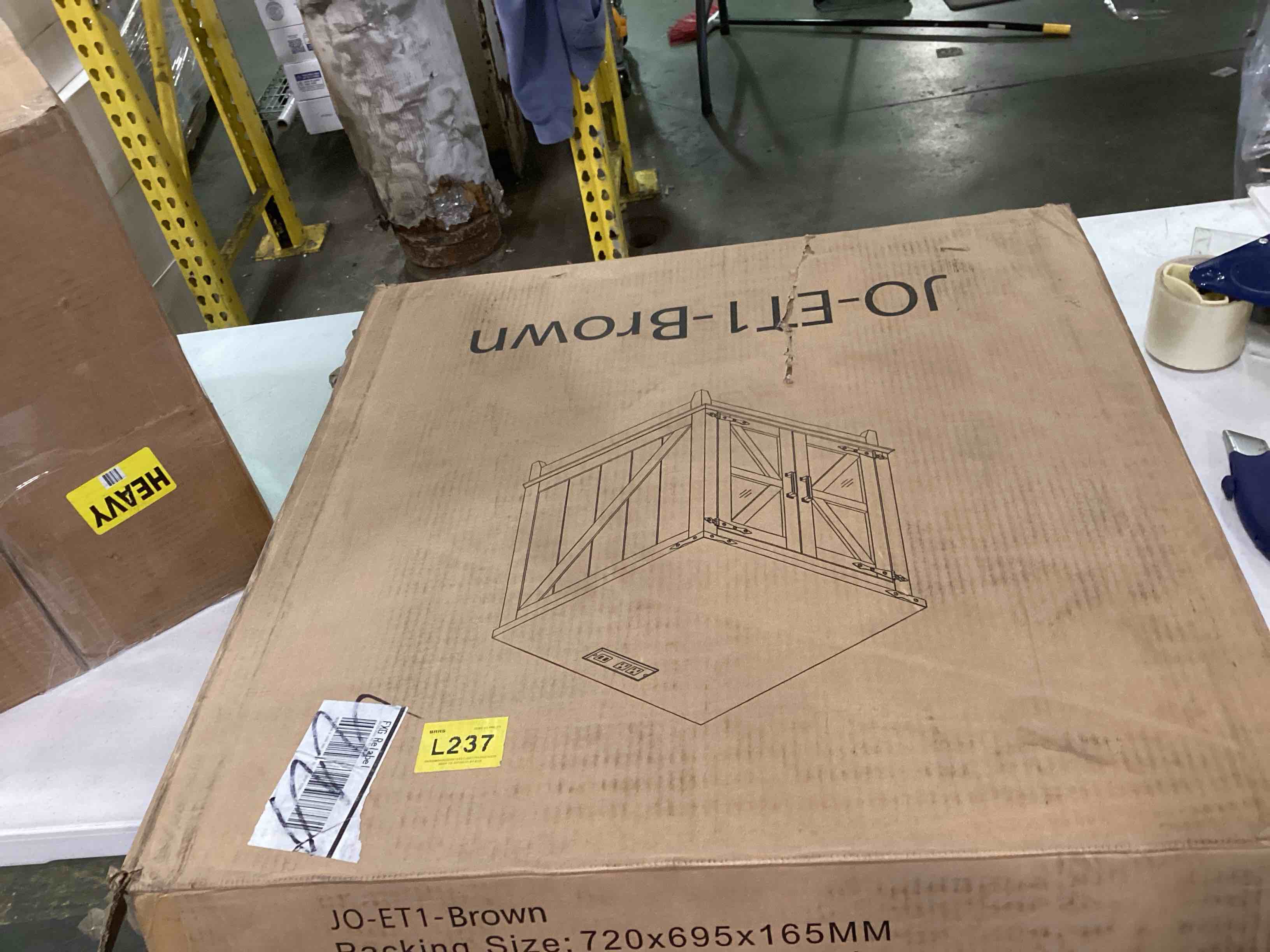 https://s3.amazonaws.com/lotting-images-prod/bidfta/PNK0507031_1731092069799.jpeg
