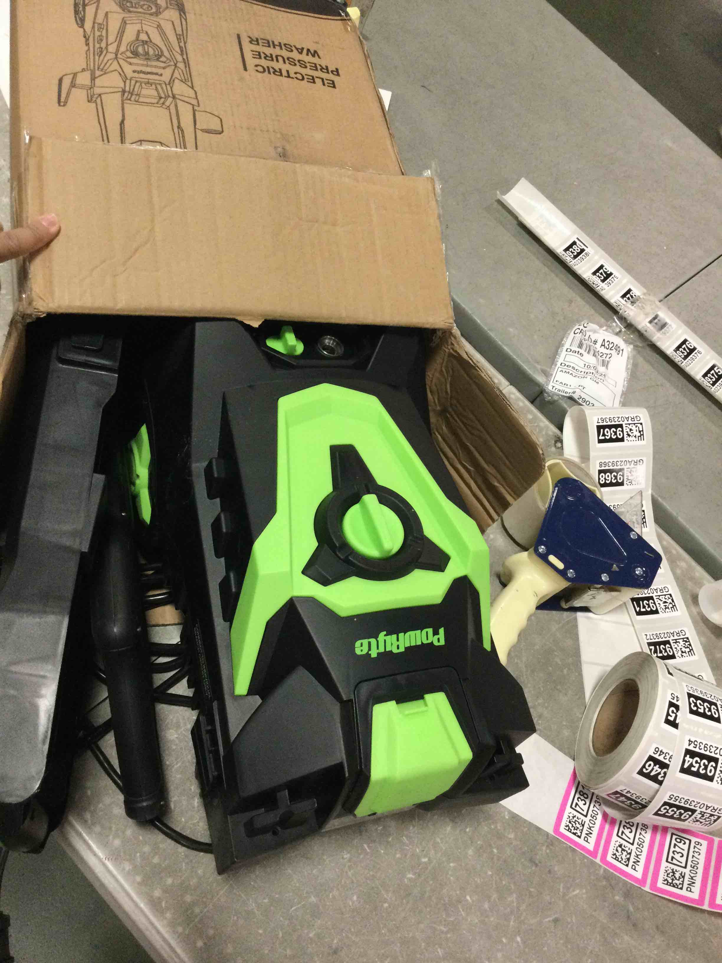 https://s3.amazonaws.com/lotting-images-prod/bidfta/PNK0507381_1730896327985.jpeg