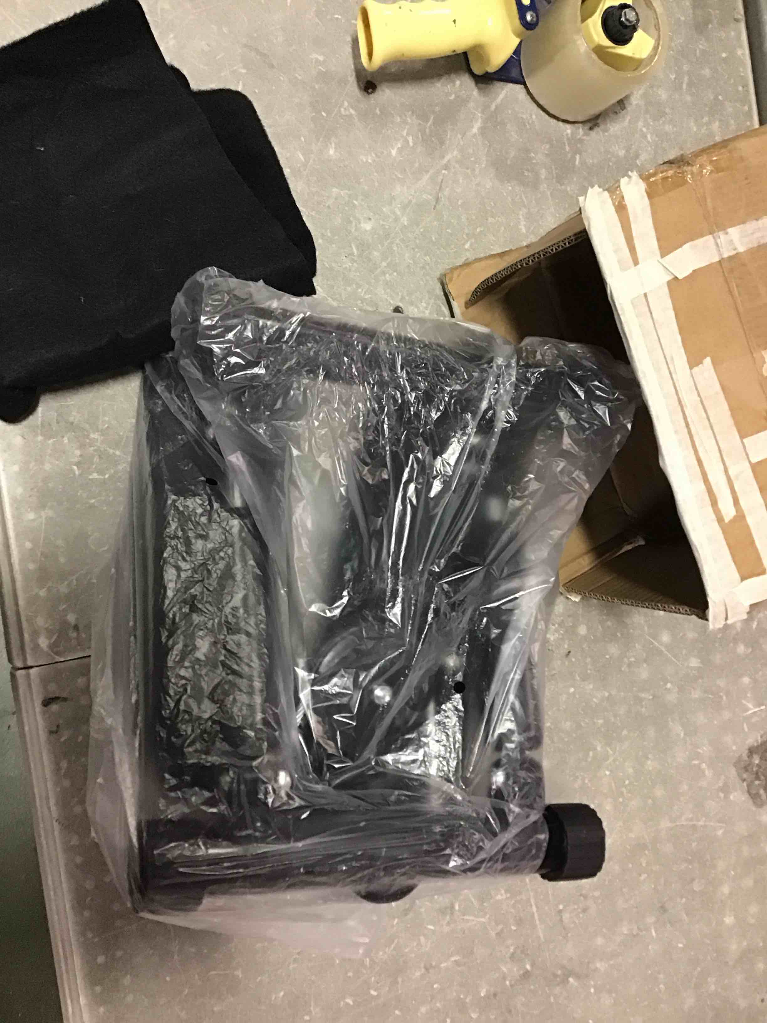 https://s3.amazonaws.com/lotting-images-prod/bidfta/PNK0507384_1730895274671.jpeg