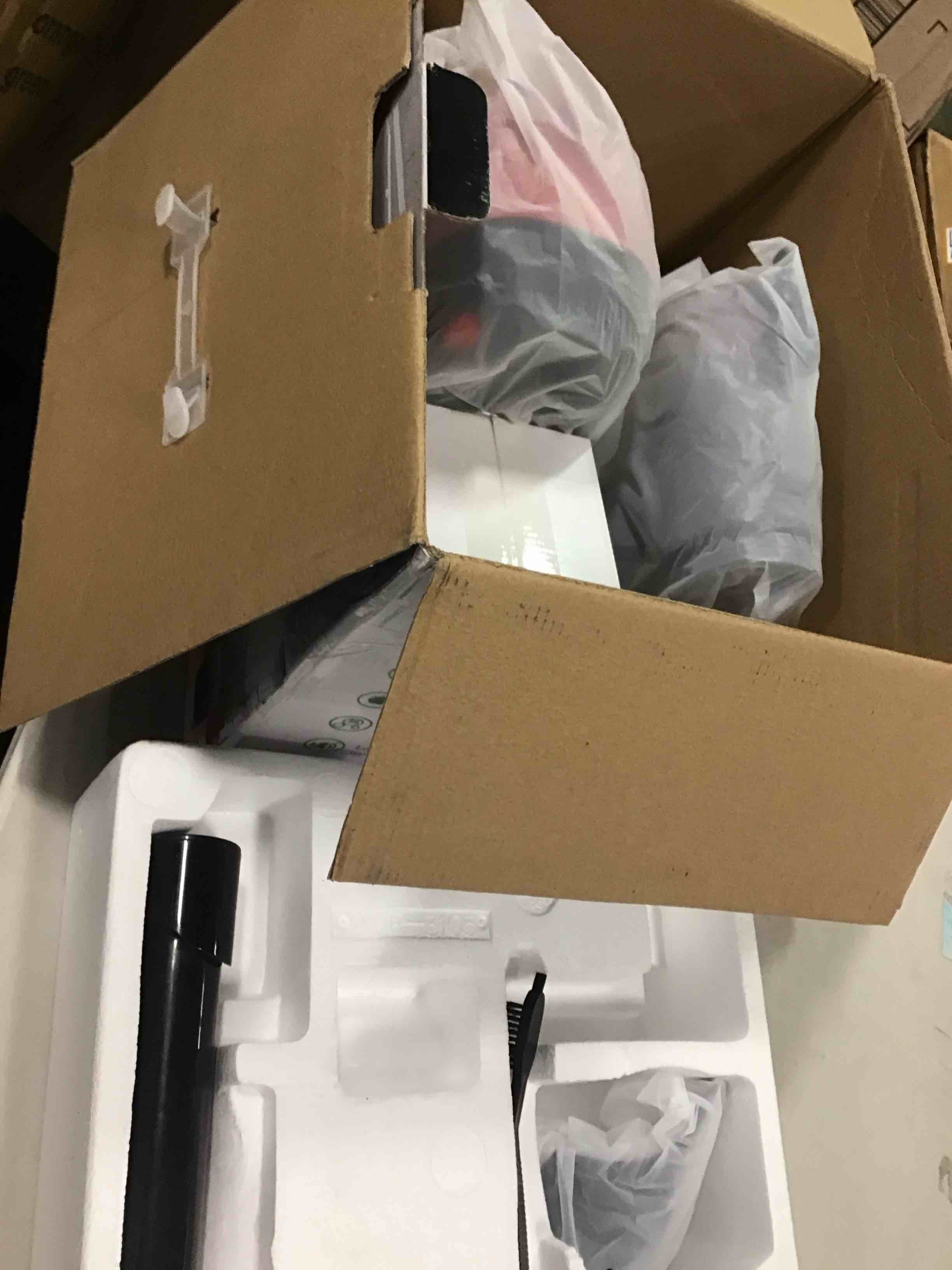 https://s3.amazonaws.com/lotting-images-prod/bidfta/PNK0507598_1730730773664.jpeg