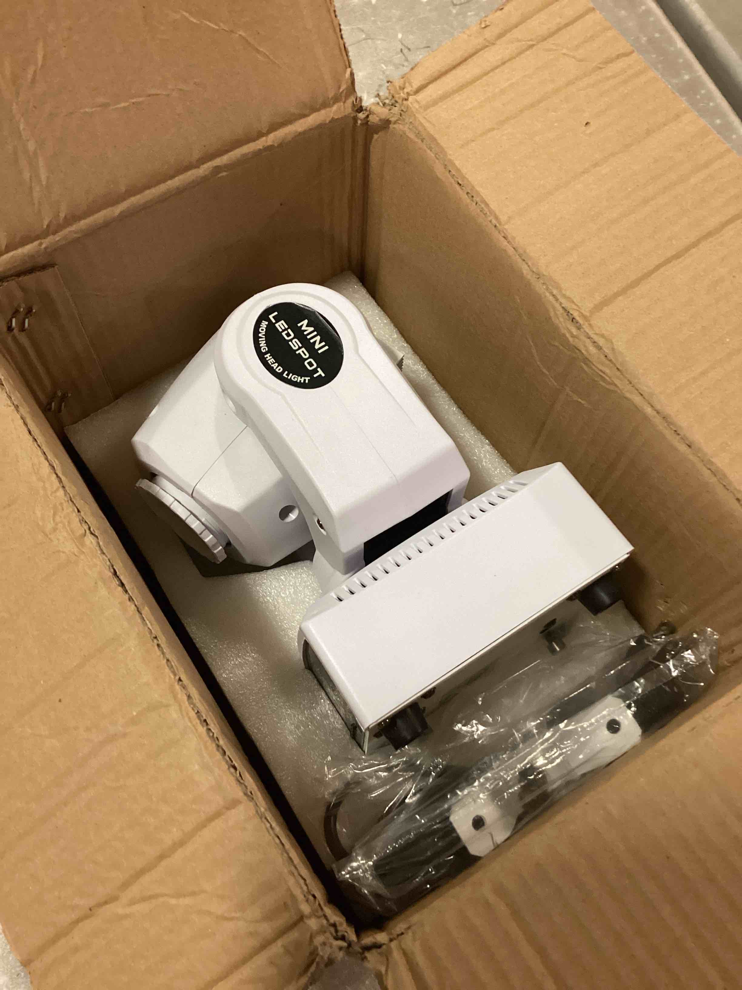 https://s3.amazonaws.com/lotting-images-prod/bidfta/PNK0507635_1729687065300.jpeg