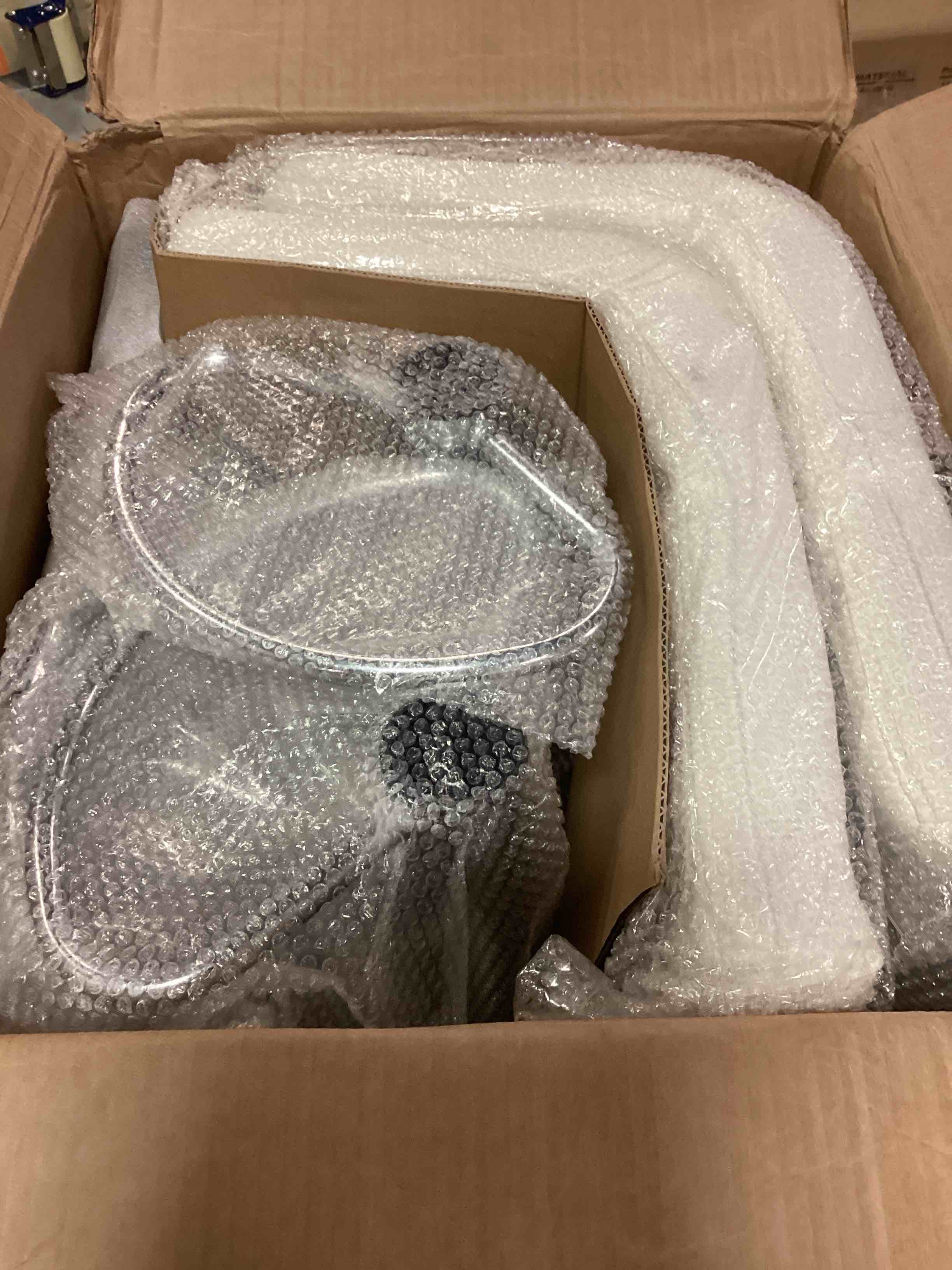 https://s3.amazonaws.com/lotting-images-prod/bidfta/PNK0507813_1729600706804.jpeg