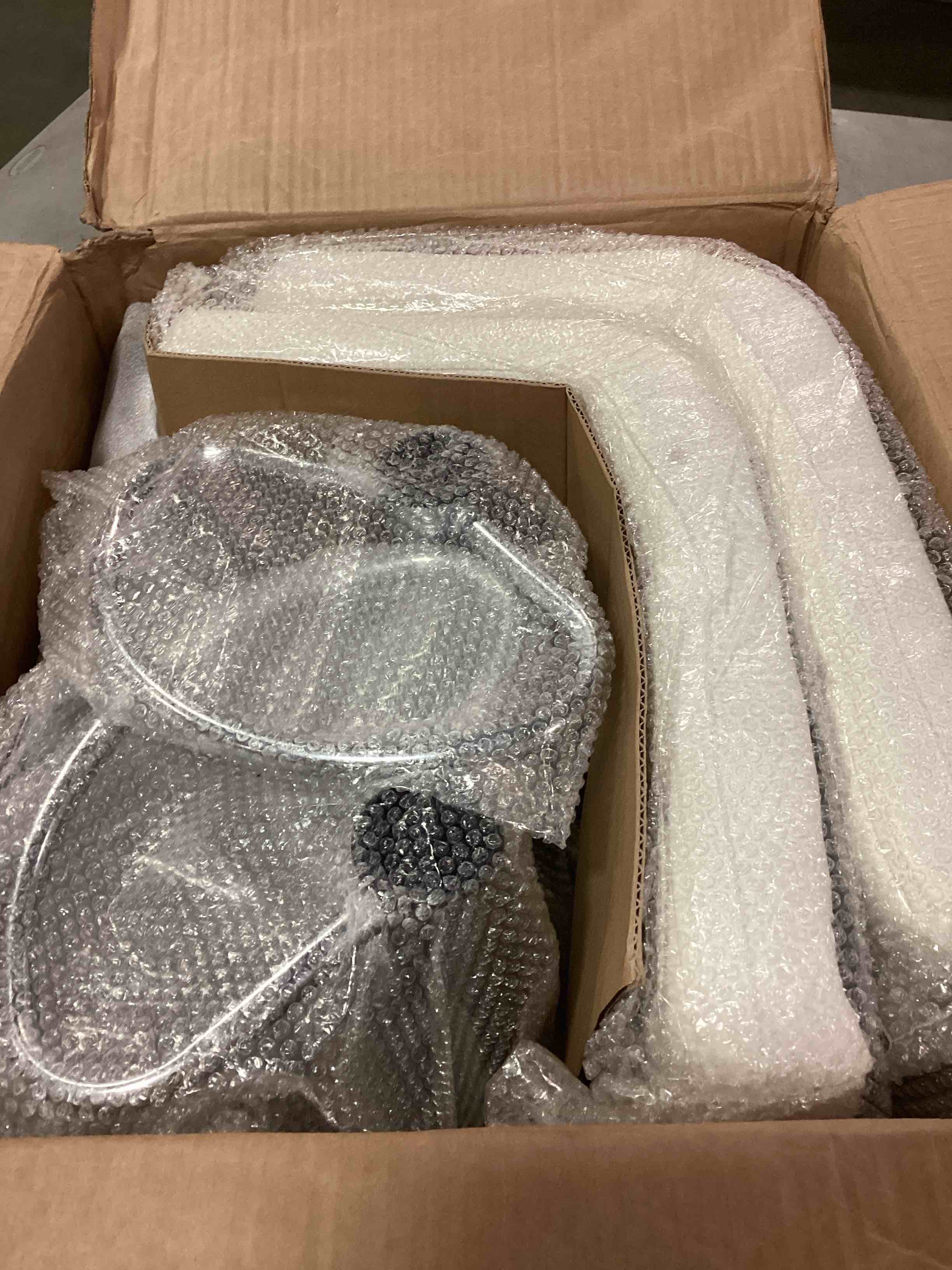 https://s3.amazonaws.com/lotting-images-prod/bidfta/PNK0507813_1729600799842.jpeg