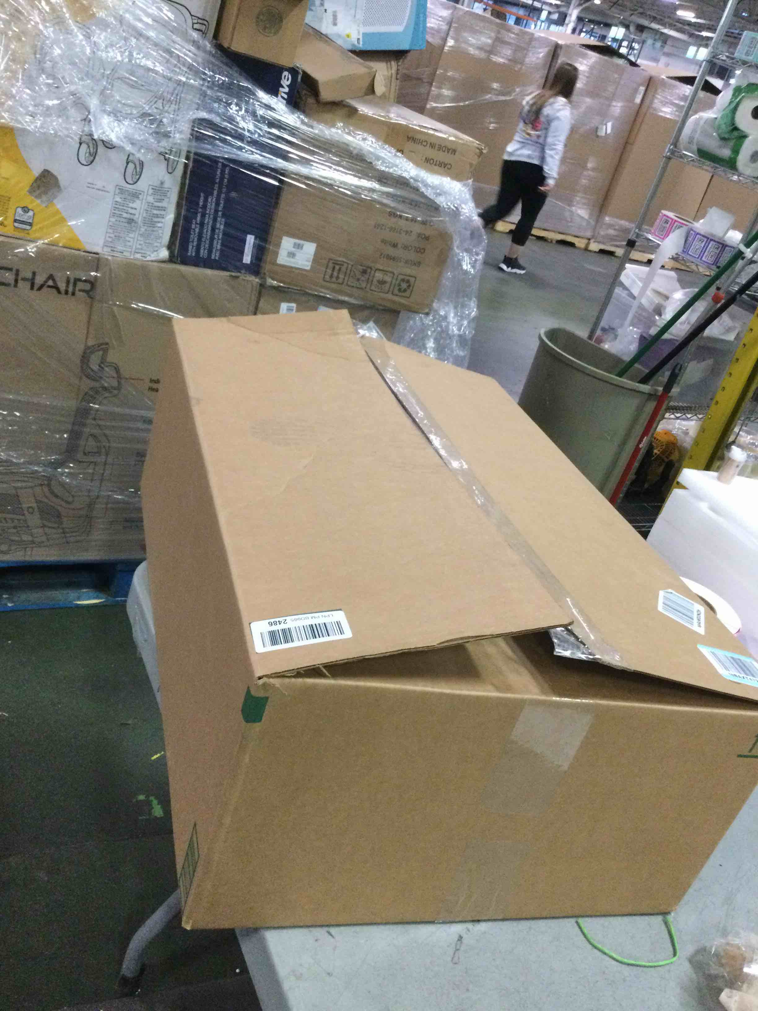 https://s3.amazonaws.com/lotting-images-prod/bidfta/PNK0507825_1729600270205.jpeg