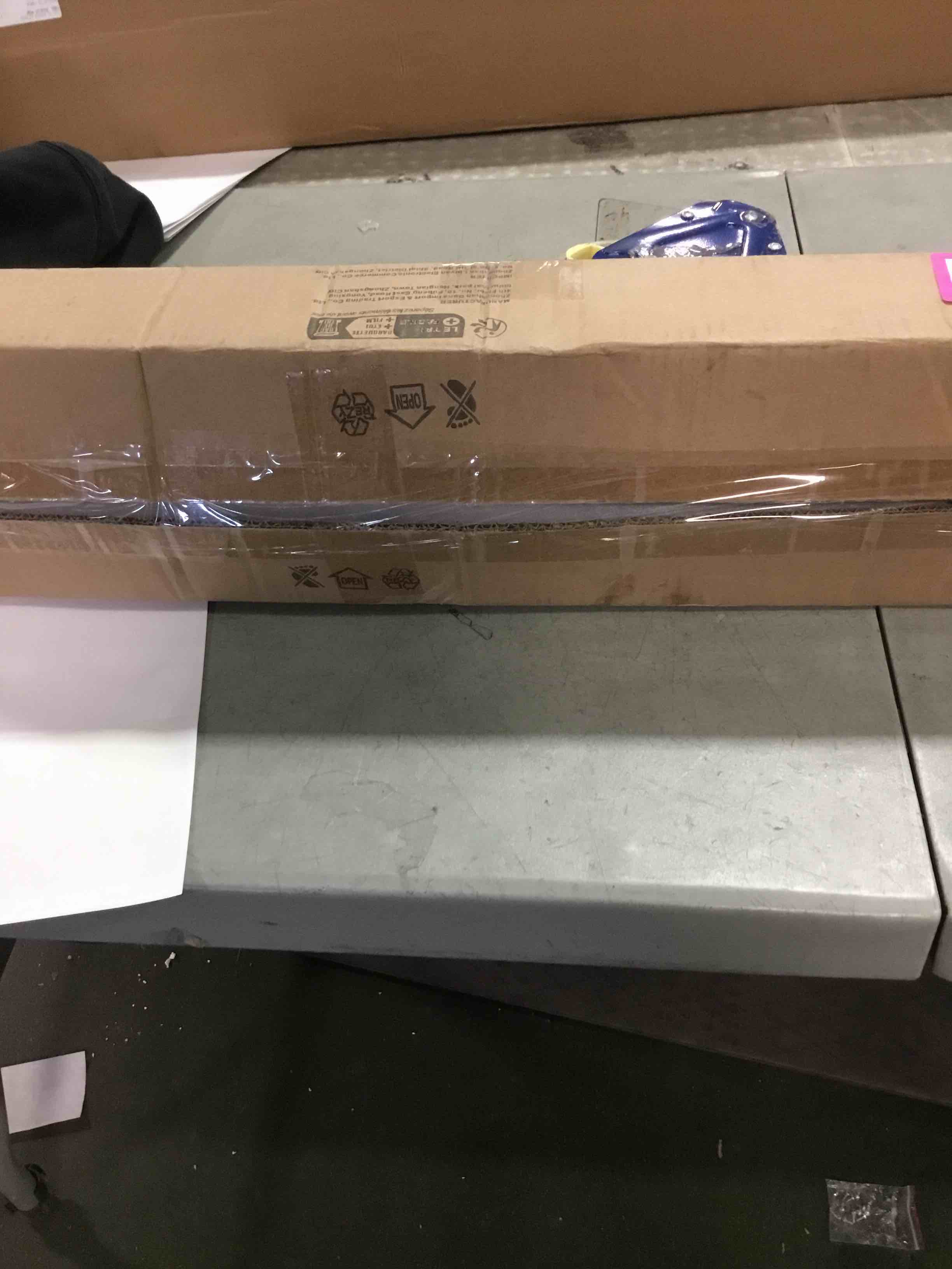 https://s3.amazonaws.com/lotting-images-prod/bidfta/PNK0507852_1729537592051.jpeg