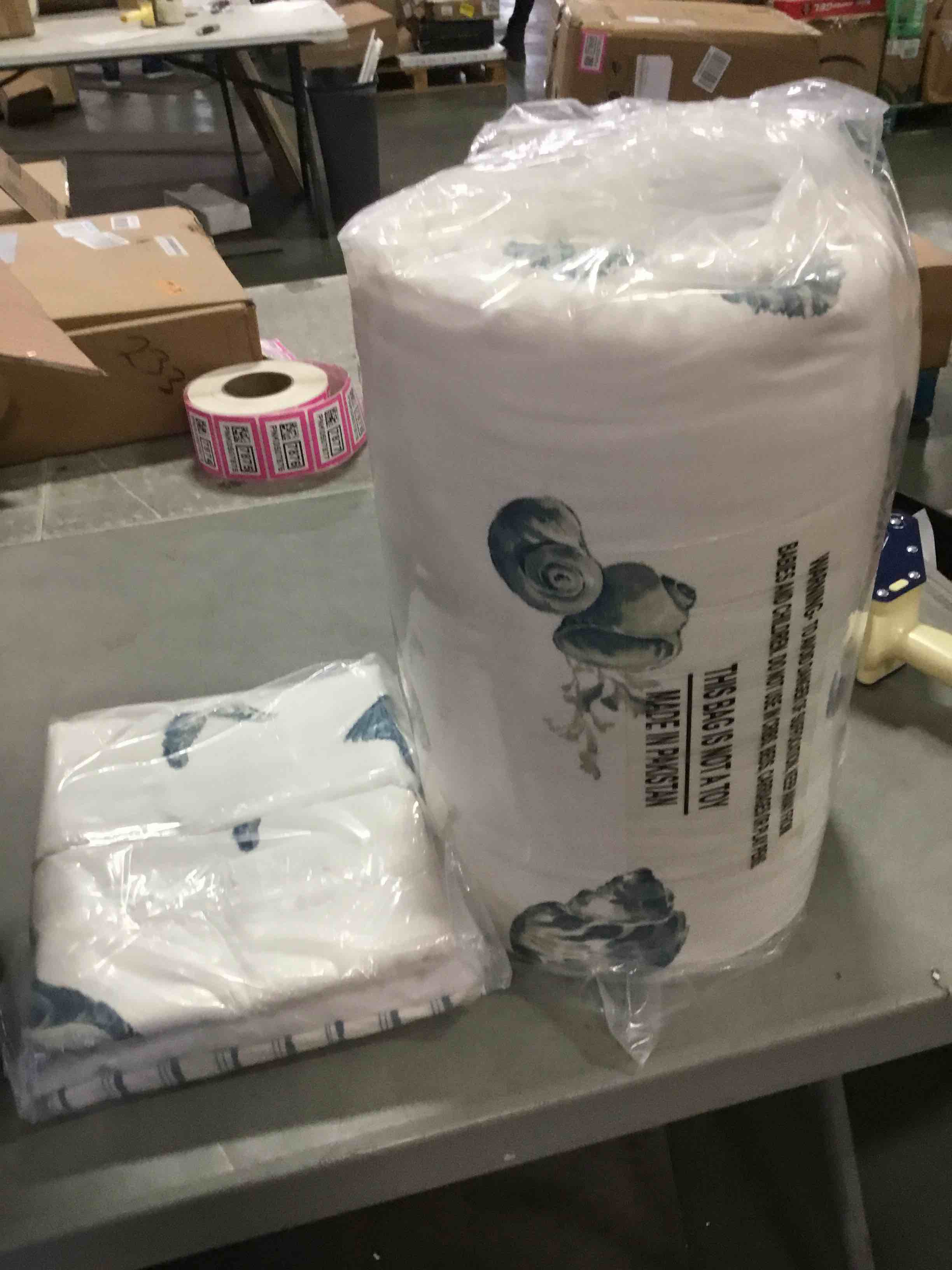 https://s3.amazonaws.com/lotting-images-prod/bidfta/PNK0507886_1729530459840.jpeg