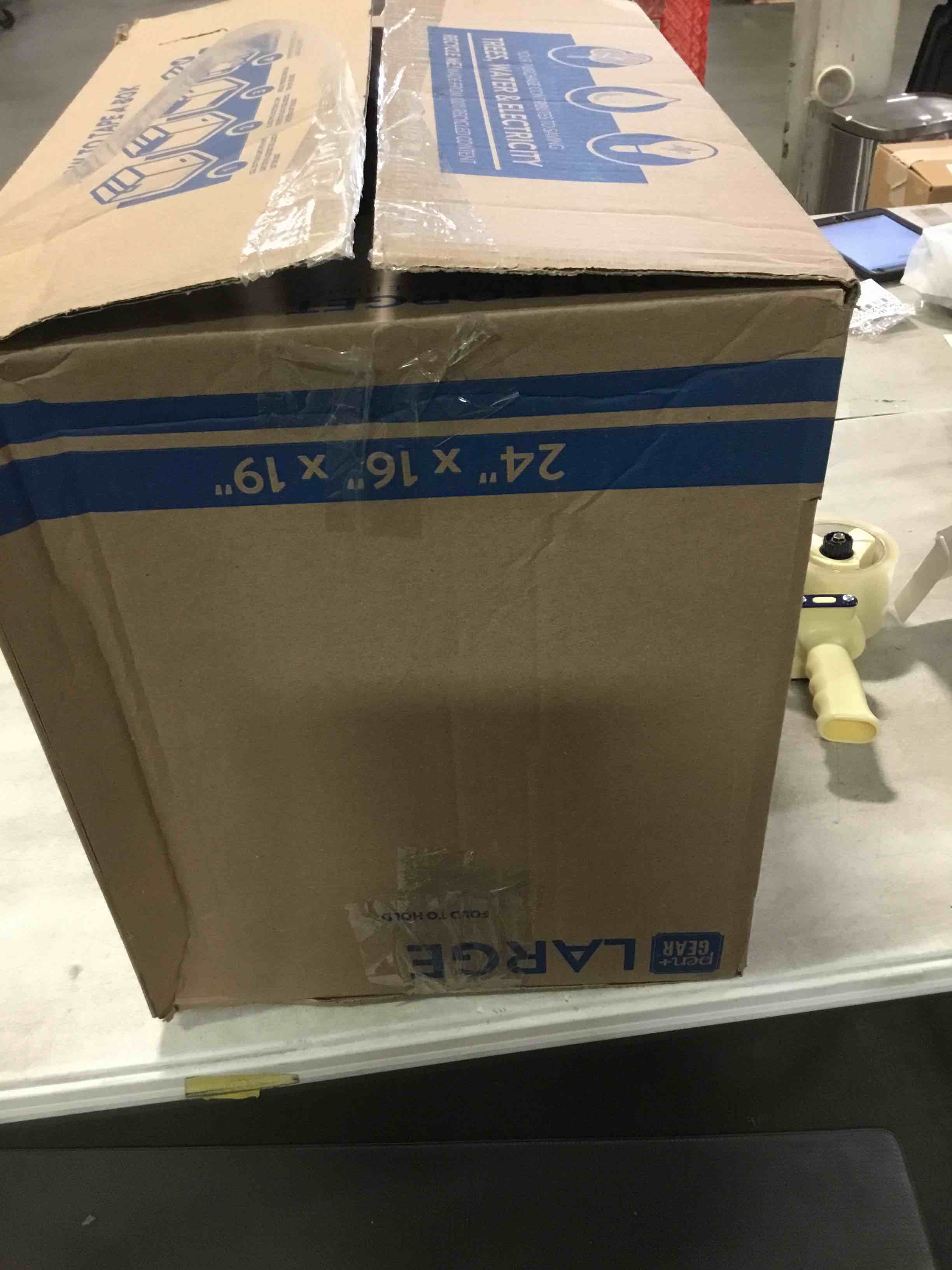 https://s3.amazonaws.com/lotting-images-prod/bidfta/PNK0507951_1729517641776.jpeg