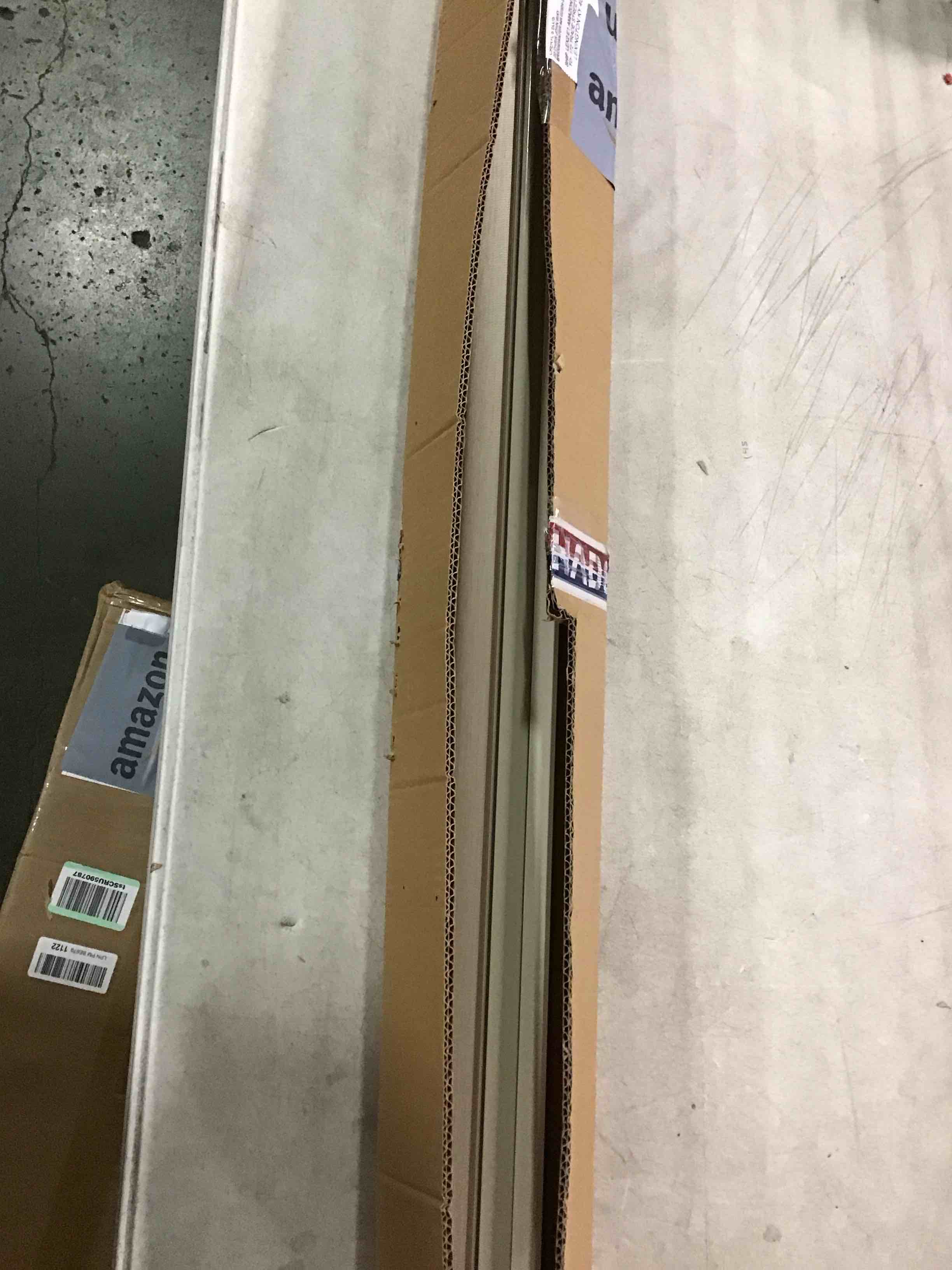 https://s3.amazonaws.com/lotting-images-prod/bidfta/PNK0508853_1730482631937.jpeg