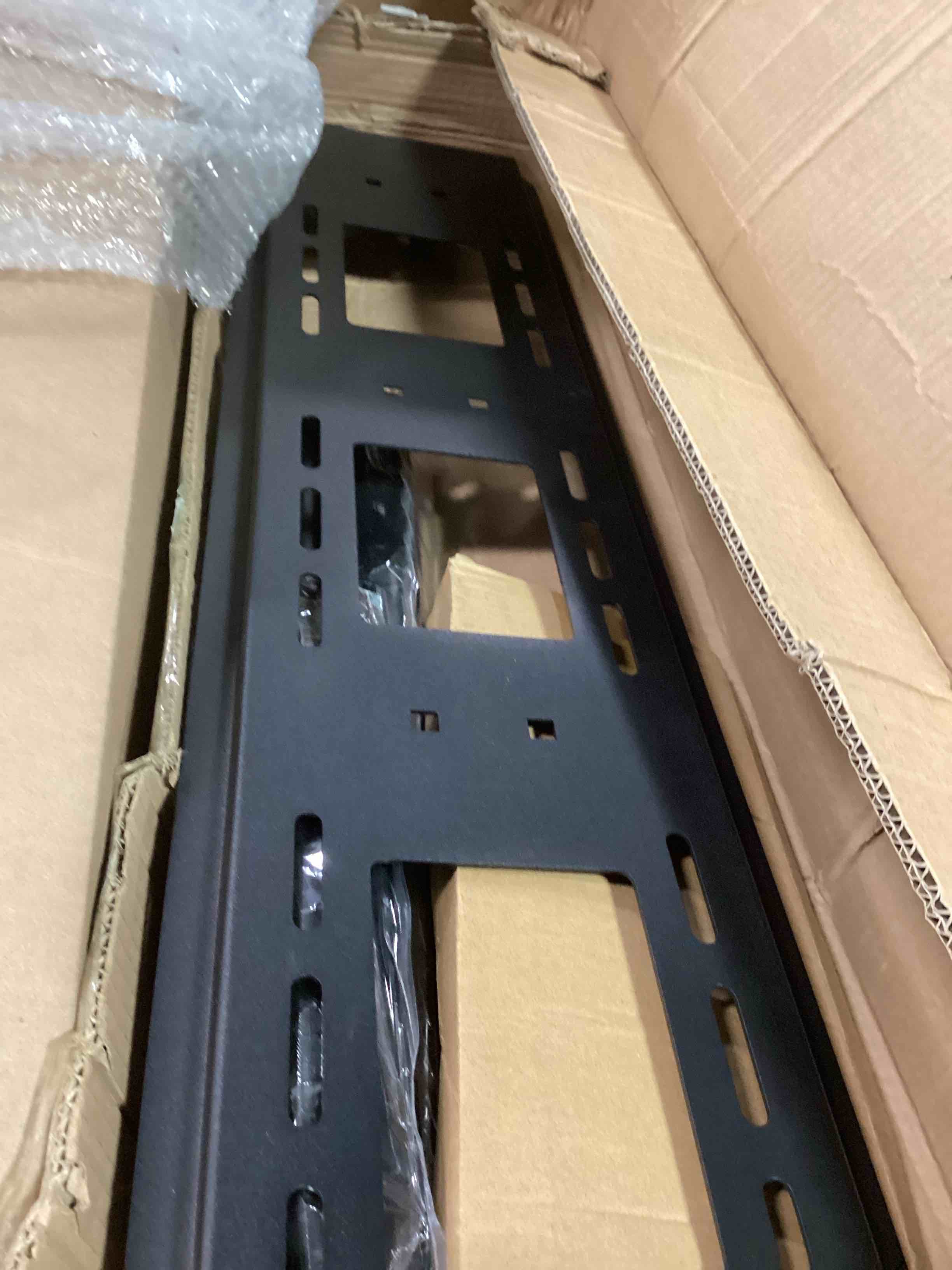 https://s3.amazonaws.com/lotting-images-prod/bidfta/PNK0509112_1730306964038.jpeg
