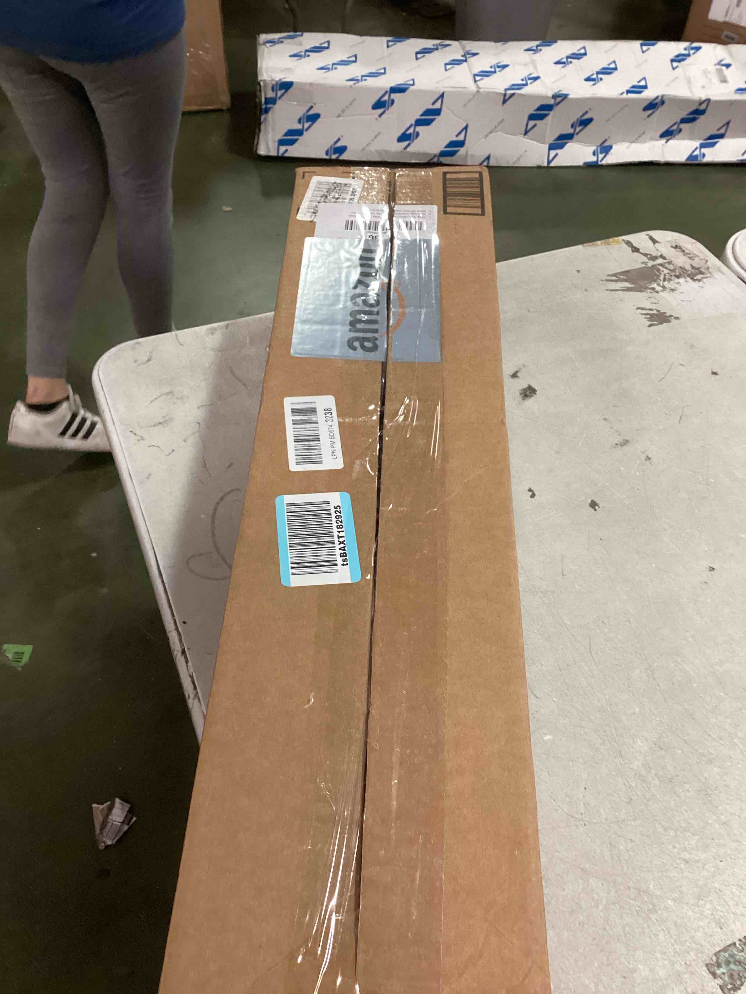 https://s3.amazonaws.com/lotting-images-prod/bidfta/PNK0509161_1730294651740.jpeg