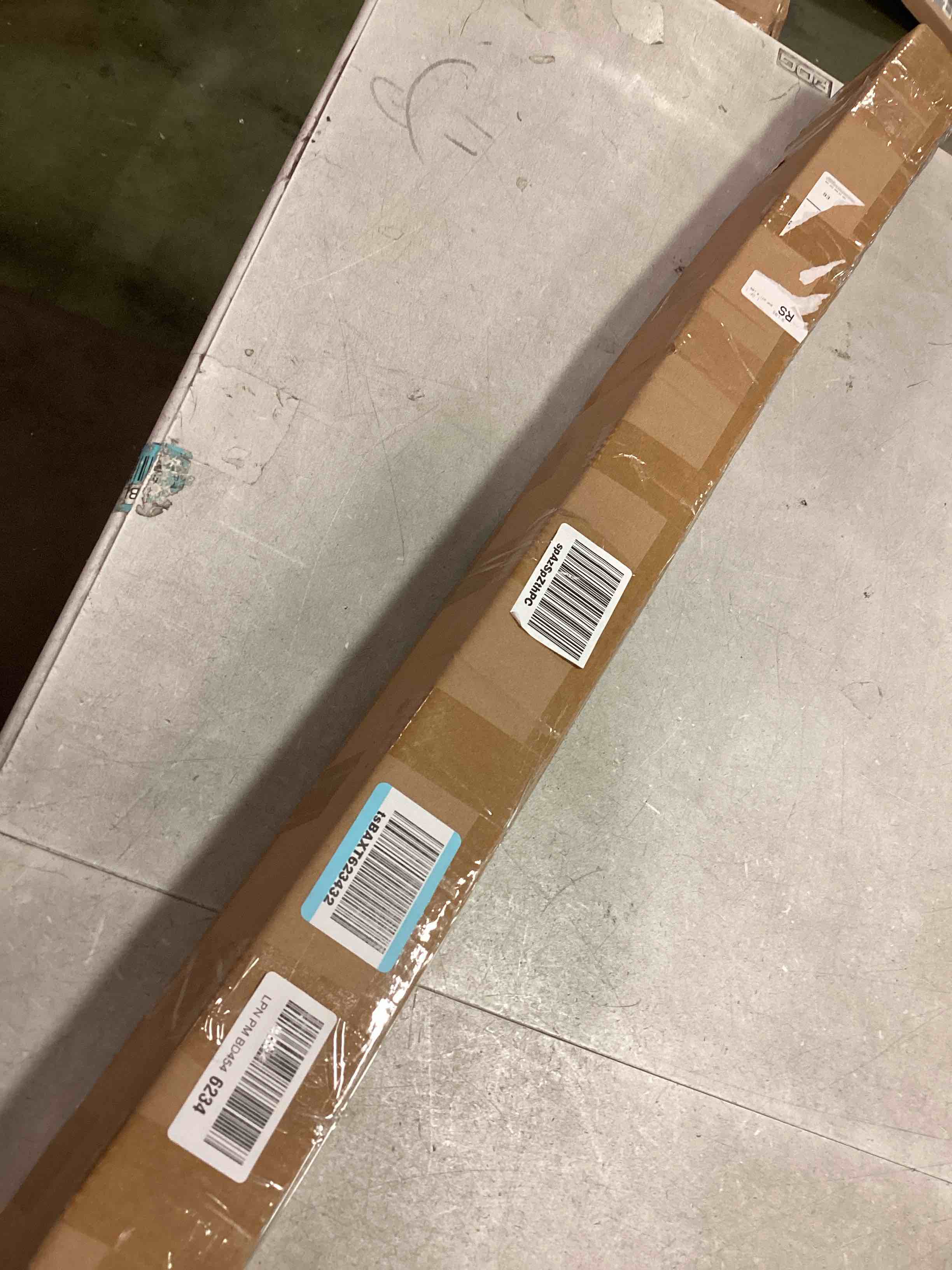 https://s3.amazonaws.com/lotting-images-prod/bidfta/PNK0509512_1729799028305.jpeg