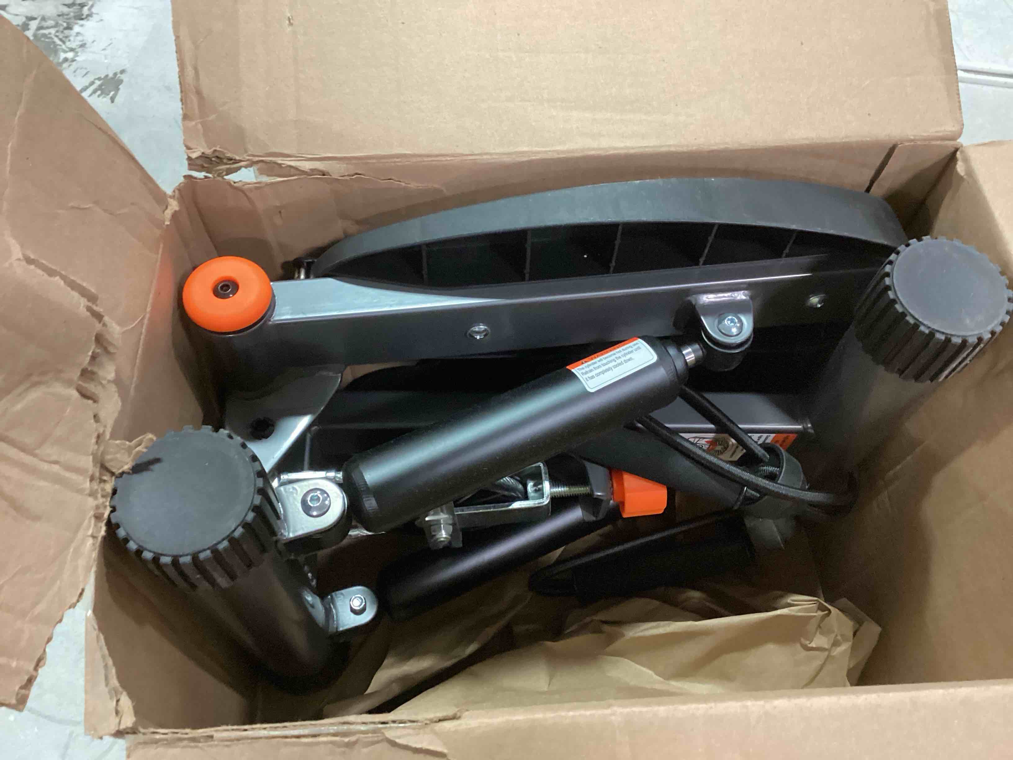 https://s3.amazonaws.com/lotting-images-prod/bidfta/PNK0509595_1729777985608.jpeg