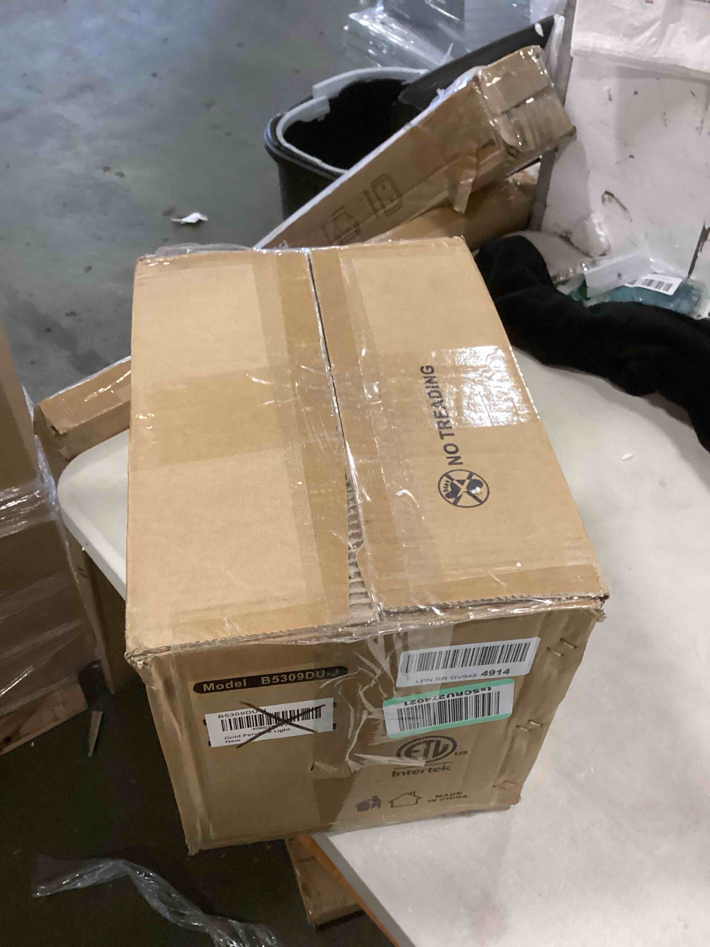 https://s3.amazonaws.com/lotting-images-prod/bidfta/PNK0512458_1730144822038.jpeg