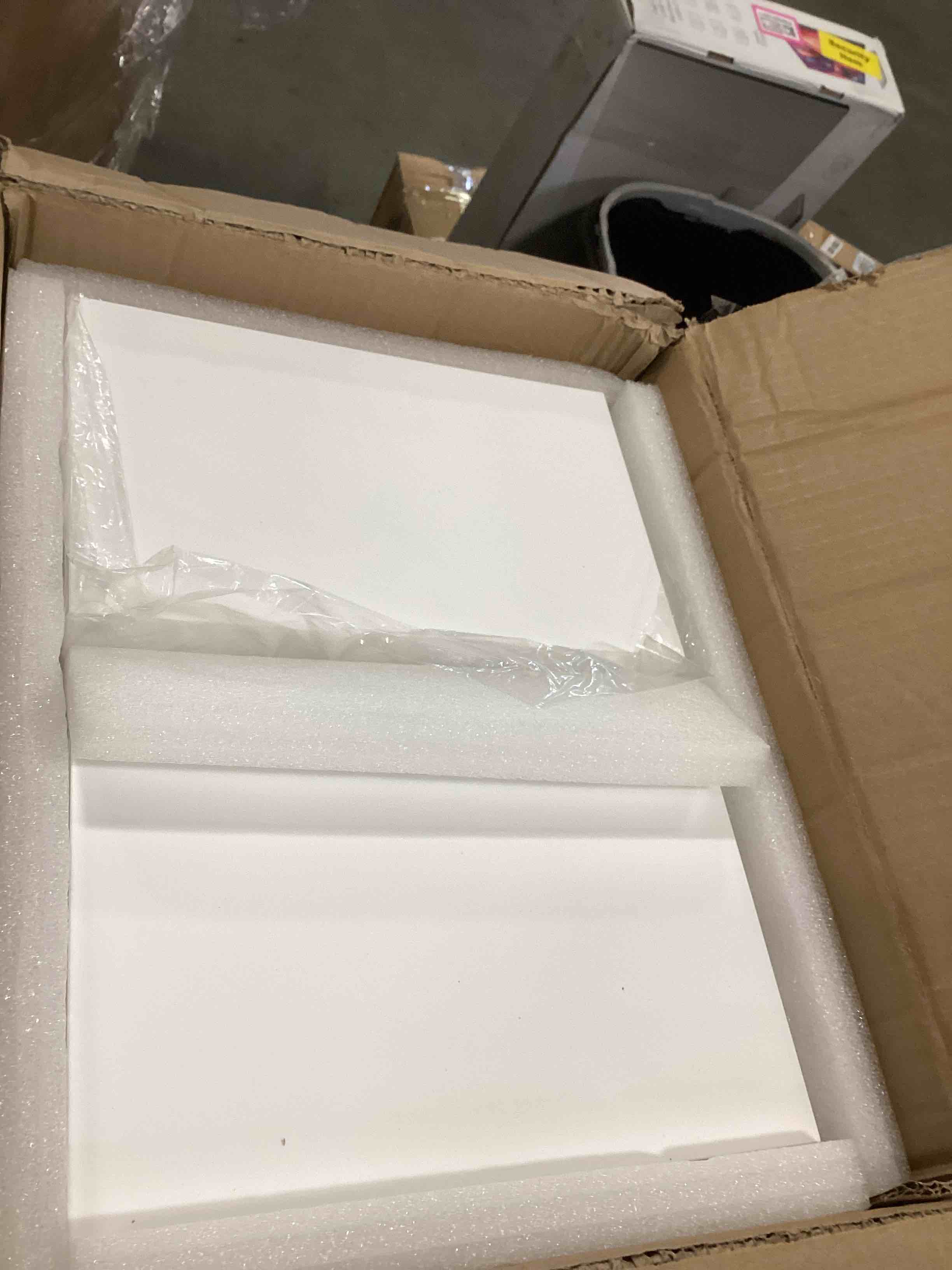 https://s3.amazonaws.com/lotting-images-prod/bidfta/PNK0512575_1730128489621.jpeg