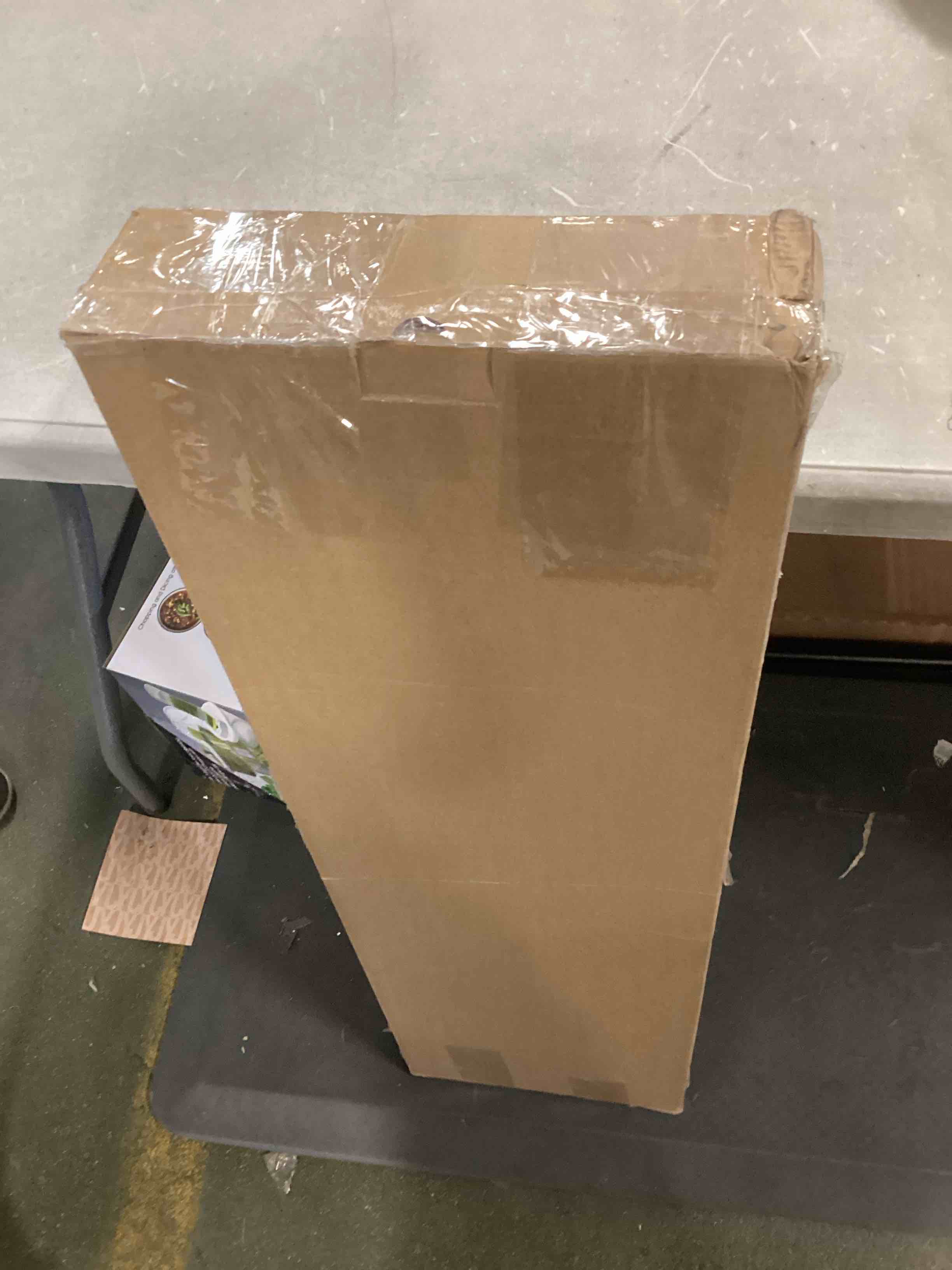 https://s3.amazonaws.com/lotting-images-prod/bidfta/PNK0512773_1729881215533.jpeg
