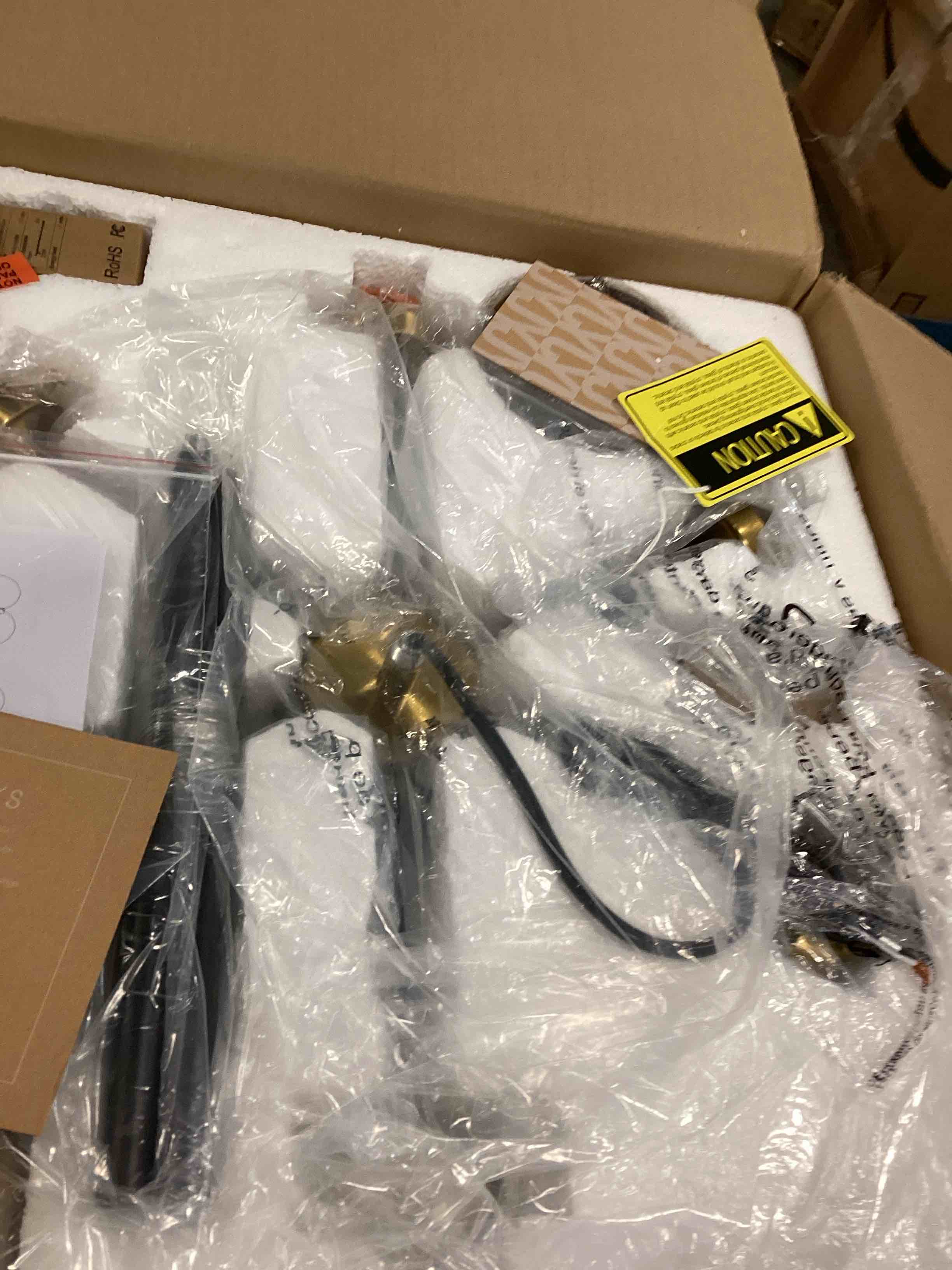 https://s3.amazonaws.com/lotting-images-prod/bidfta/PNK0513018_1729859768626.jpeg
