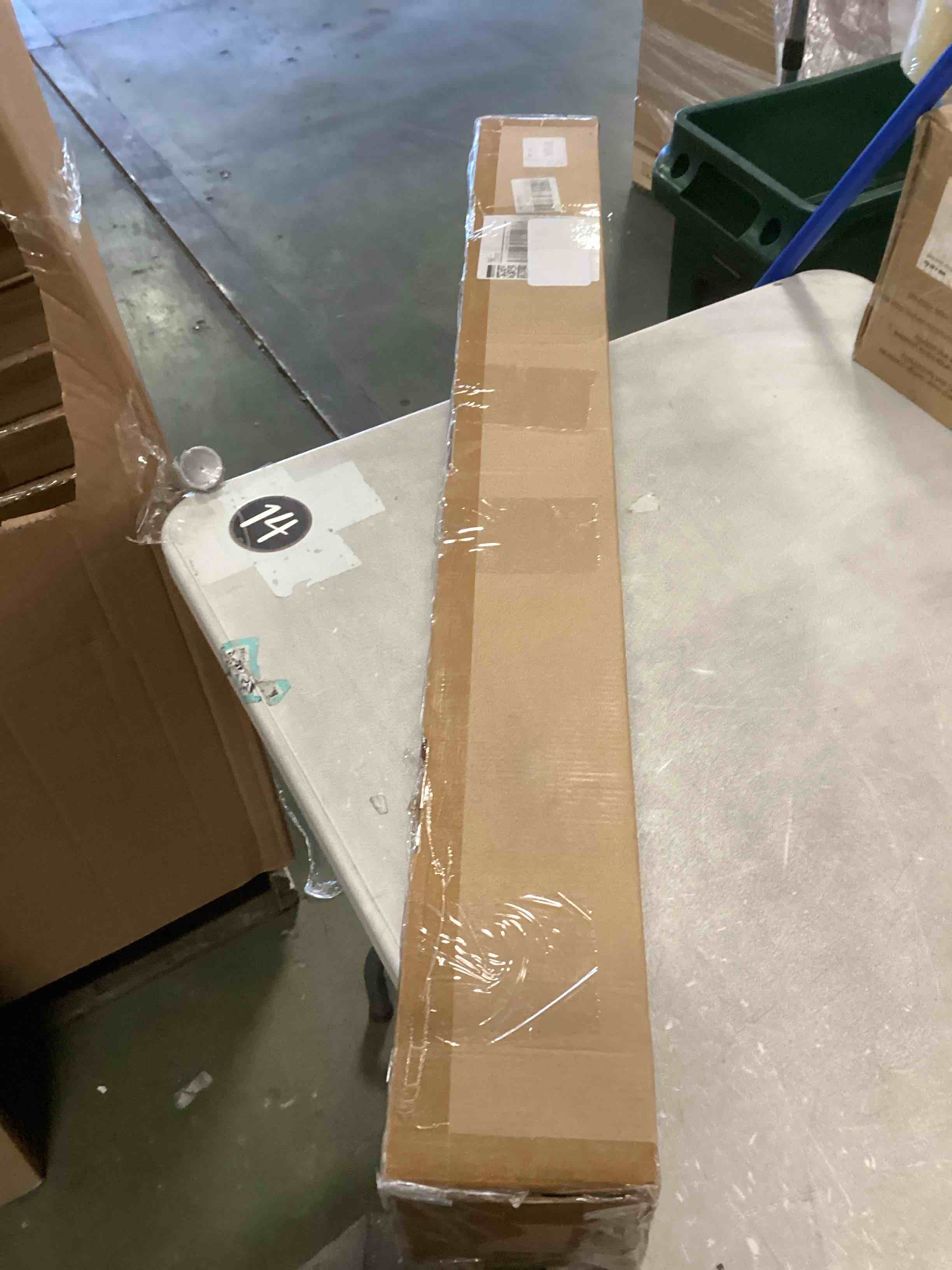 https://s3.amazonaws.com/lotting-images-prod/bidfta/PNK0513188_1729784815512.jpeg