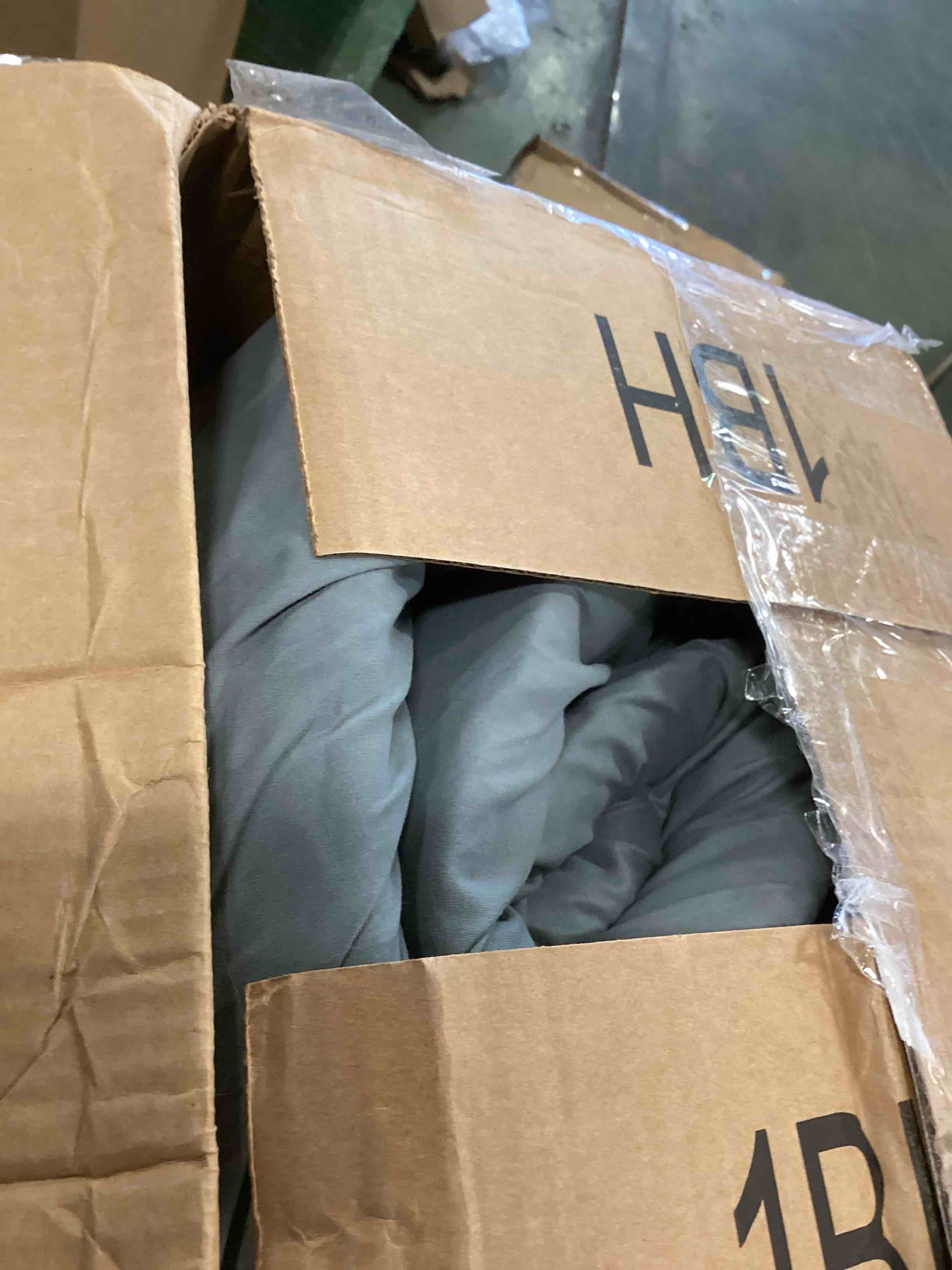 https://s3.amazonaws.com/lotting-images-prod/bidfta/PNK0513265_1729777760277.jpeg