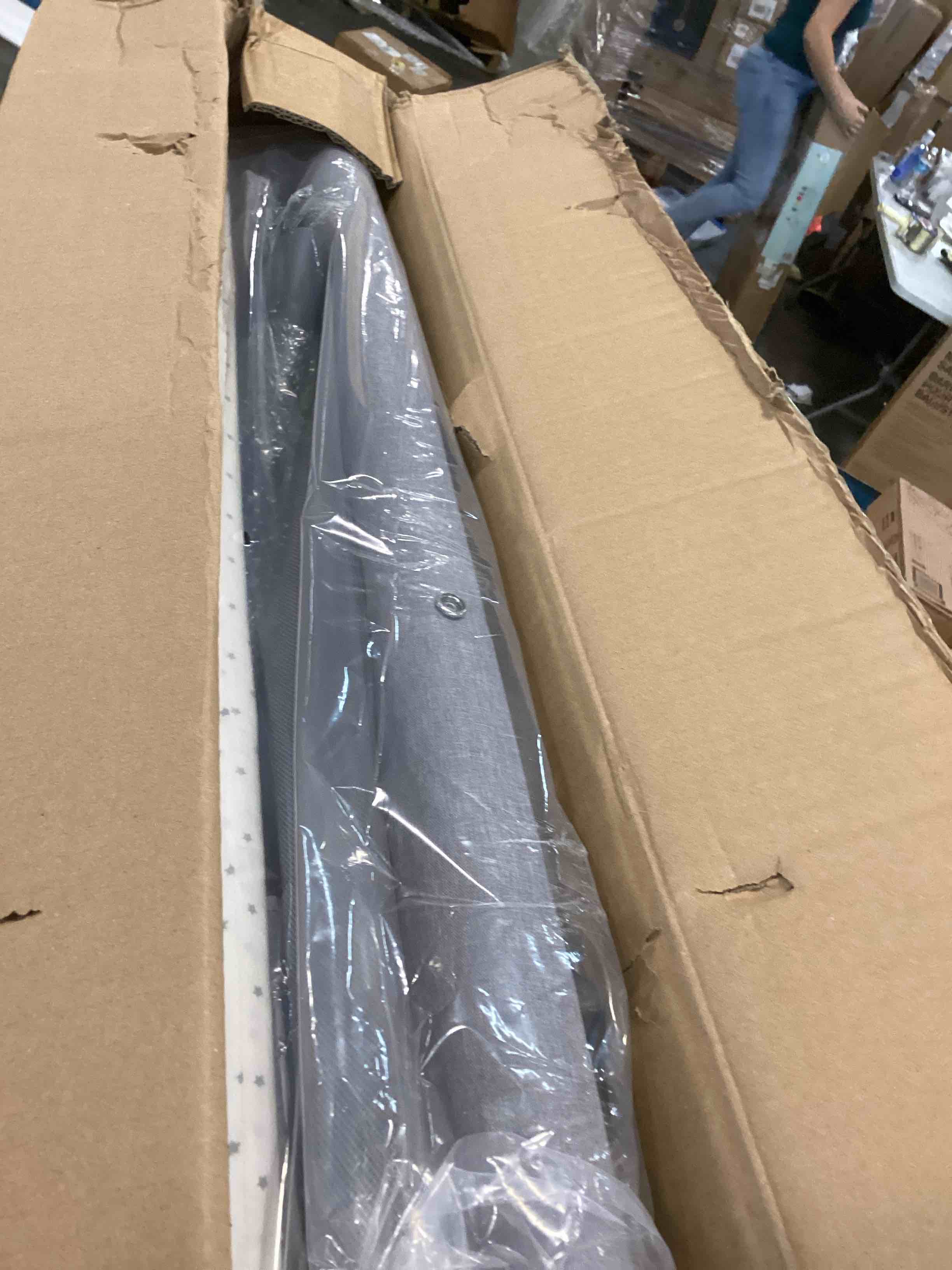 https://s3.amazonaws.com/lotting-images-prod/bidfta/PNK0513441_1729701327747.jpeg