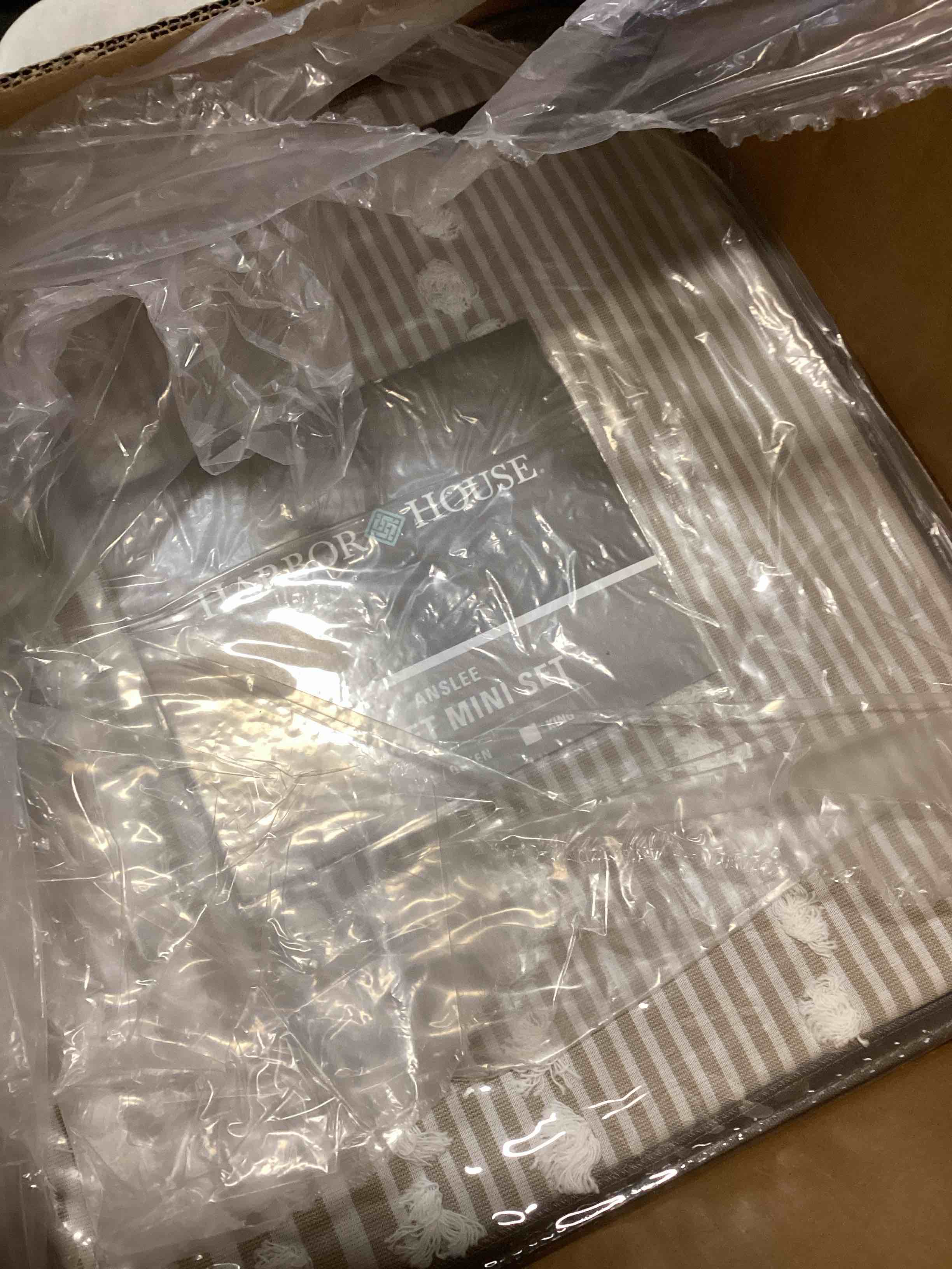 https://s3.amazonaws.com/lotting-images-prod/bidfta/PNK0513487_1729695902399.jpeg