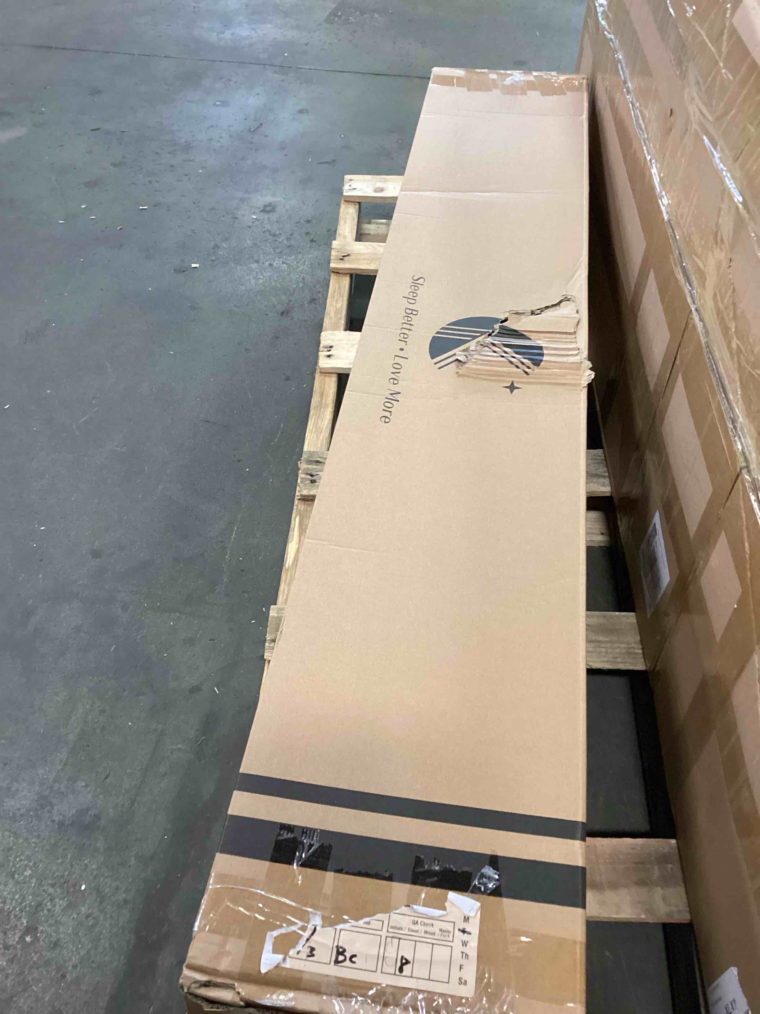 https://s3.amazonaws.com/lotting-images-prod/bidfta/PNK0513548_1729688211065.jpeg