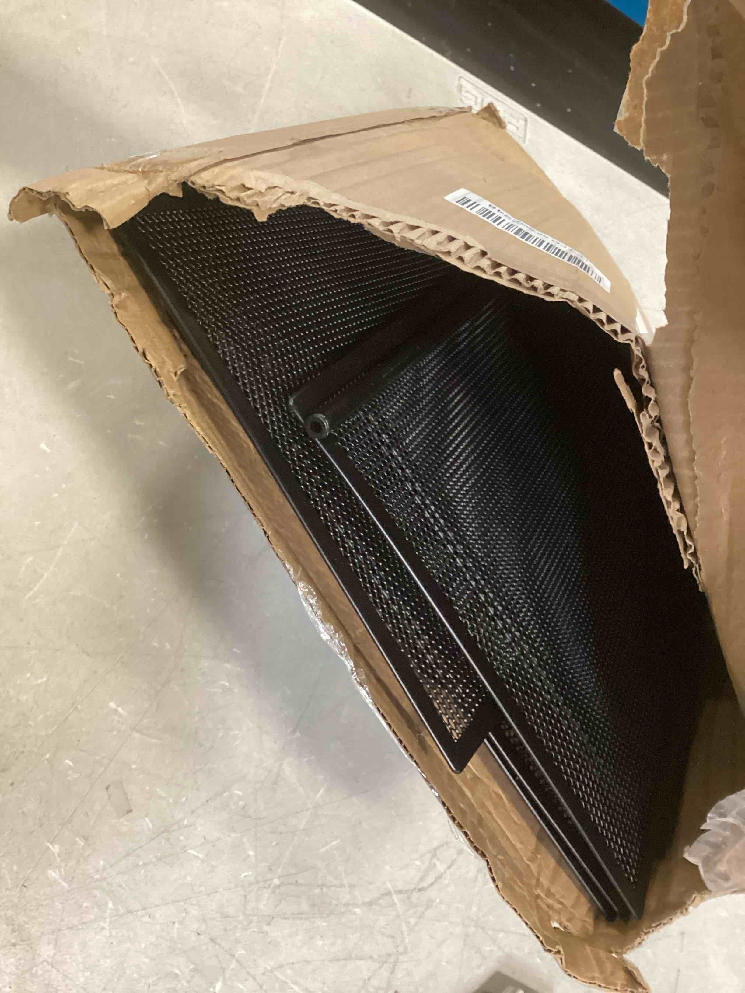 https://s3.amazonaws.com/lotting-images-prod/bidfta/PNK0514478_1730735255270.jpeg
