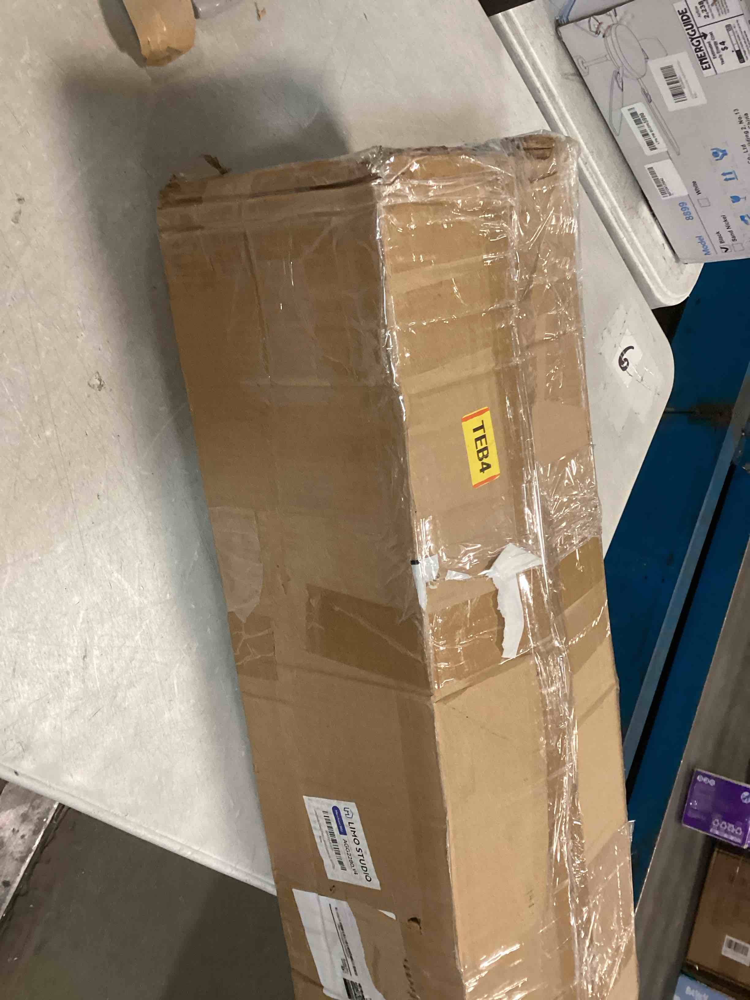https://s3.amazonaws.com/lotting-images-prod/bidfta/PNK0515805_1729871067986.jpeg