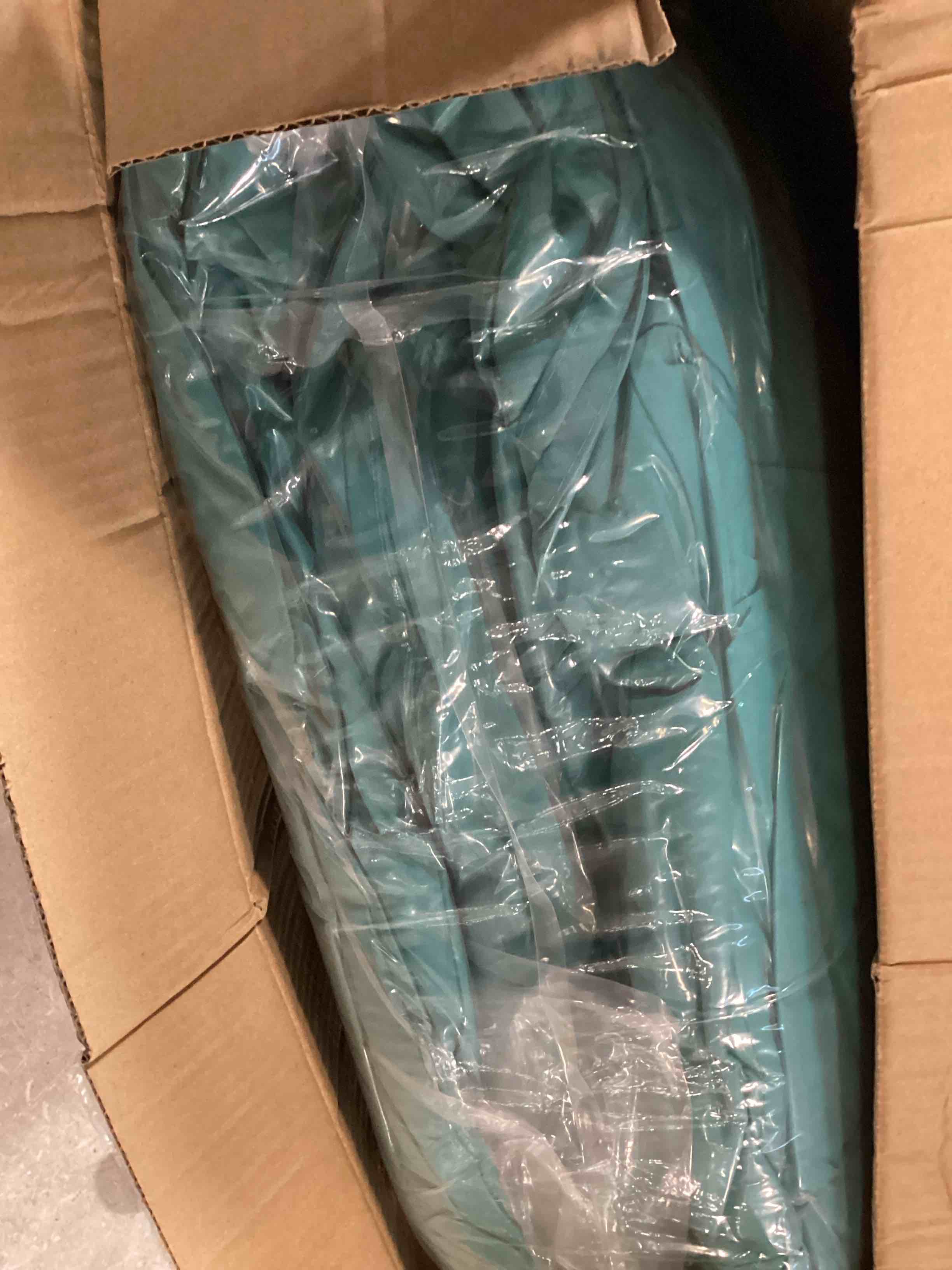 https://s3.amazonaws.com/lotting-images-prod/bidfta/PNK0517010_1729894182426.jpeg